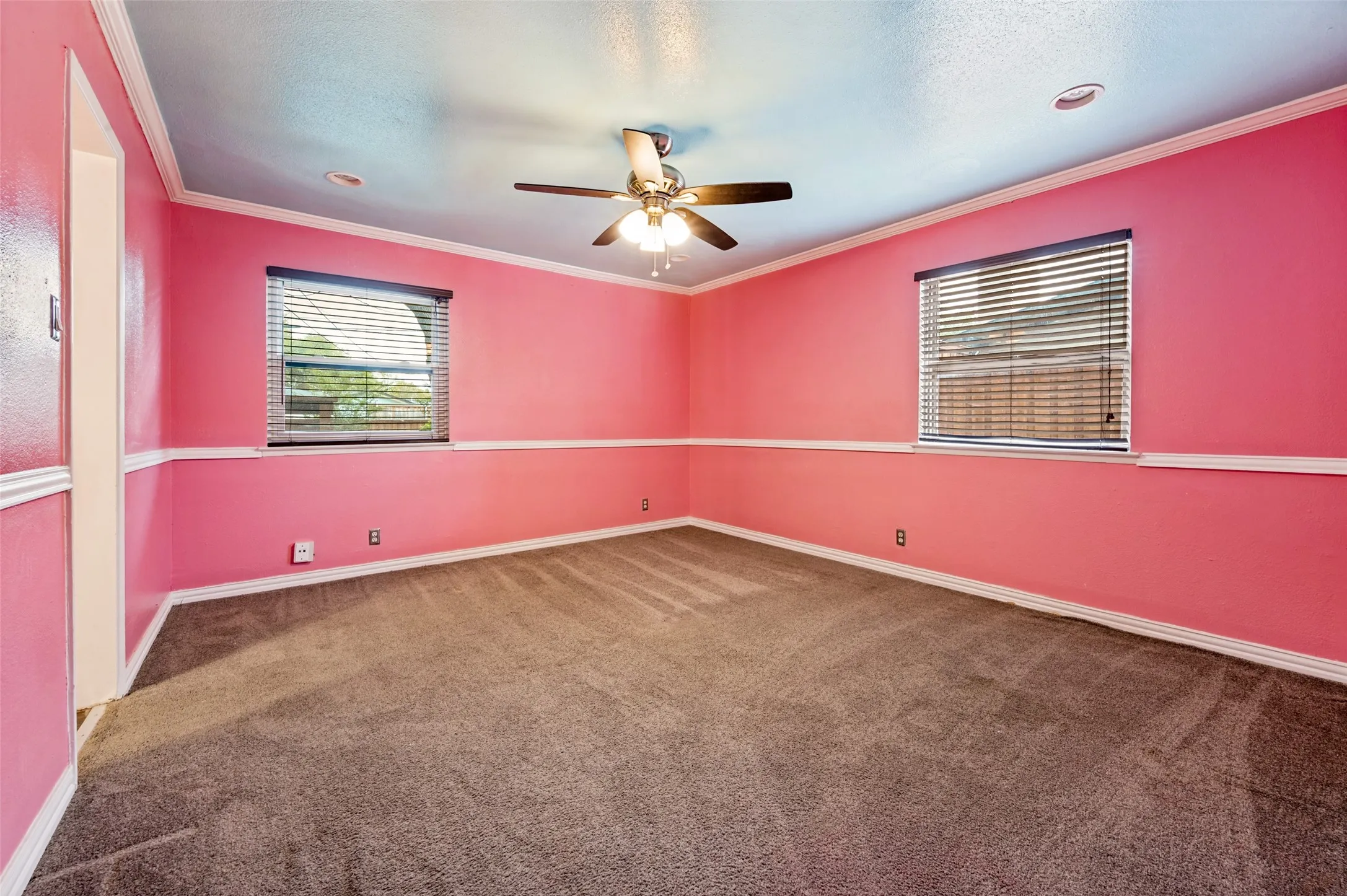 Single Family Residence For Sale in Dallas County , 3259 Saint Croix Drive, Dallas, Texas 75229, 3 Bedroom, 2 Bathroom, 2 Garage spaces, 1,751 Sqft, built in 1960, mls#21396115, Real Estate Agent in Dallas, Homes For Sale in Dallas county, Homes For Sale in Dallas, Realtor in Dallas Texas, Real Estate Brokerage Independent Realty Texas, Luminita Cordes Realtor