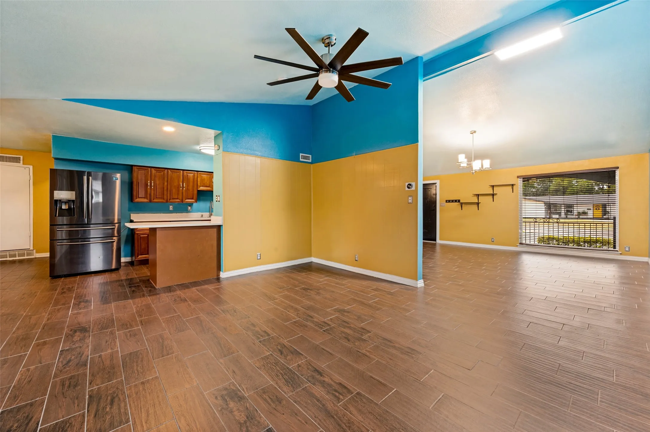 Single Family Residence For Sale in Dallas County , 3259 Saint Croix Drive, Dallas, Texas 75229, 3 Bedroom, 2 Bathroom, 2 Garage spaces, 1,751 Sqft, built in 1960, mls#21396115, Real Estate Agent in Dallas, Homes For Sale in Dallas county, Homes For Sale in Dallas, Realtor in Dallas Texas, Real Estate Brokerage Independent Realty Texas, Luminita Cordes Realtor
