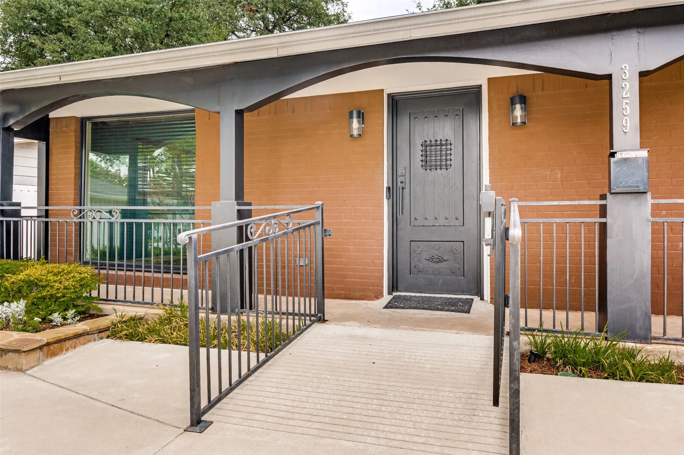 Single Family Residence For Sale in Dallas County , 3259 Saint Croix Drive, Dallas, Texas 75229, 3 Bedroom, 2 Bathroom, 2 Garage spaces, 1,751 Sqft, built in 1960, mls#21396115, Real Estate Agent in Dallas, Homes For Sale in Dallas county, Homes For Sale in Dallas, Realtor in Dallas Texas, Real Estate Brokerage Independent Realty Texas, Luminita Cordes Realtor