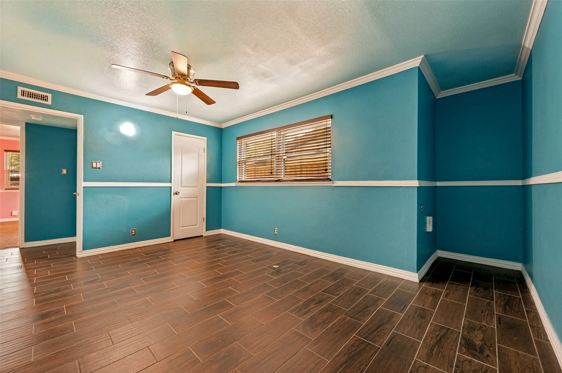 Single Family Residence For Sale in Dallas County , 3259 Saint Croix Drive, Dallas, Texas 75229, 3 Bedroom, 2 Bathroom, 2 Garage spaces, 1,751 Sqft, built in 1960, mls#21396115, Real Estate Agent in Dallas, Homes For Sale in Dallas county, Homes For Sale in Dallas, Realtor in Dallas Texas, Real Estate Brokerage Independent Realty Texas, Luminita Cordes Realtor