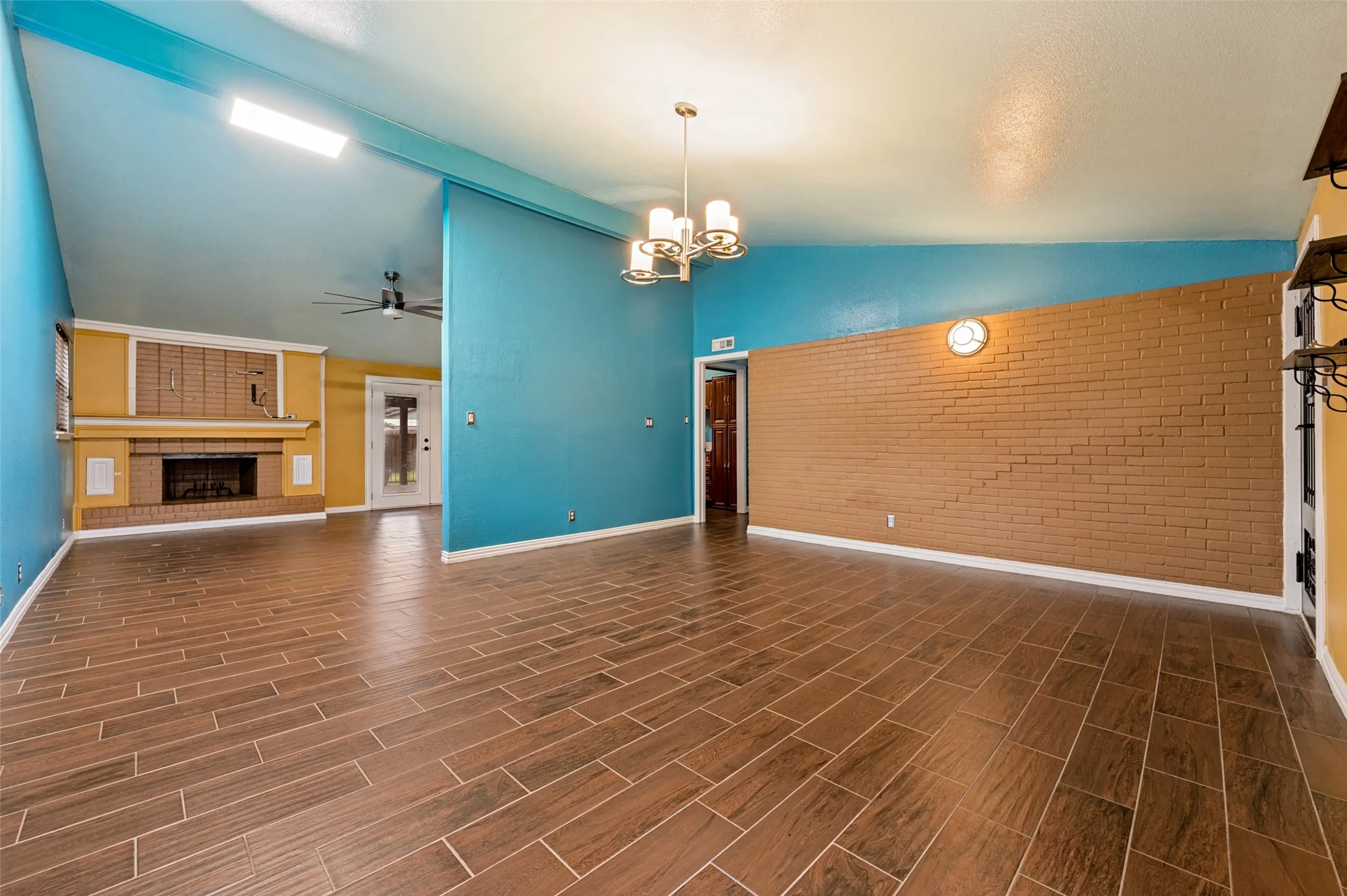 Single Family Residence For Sale in Dallas County , 3259 Saint Croix Drive, Dallas, Texas 75229, 3 Bedroom, 2 Bathroom, 2 Garage spaces, 1,751 Sqft, built in 1960, mls#21396115, Real Estate Agent in Dallas, Homes For Sale in Dallas county, Homes For Sale in Dallas, Realtor in Dallas Texas, Real Estate Brokerage Independent Realty Texas, Luminita Cordes Realtor