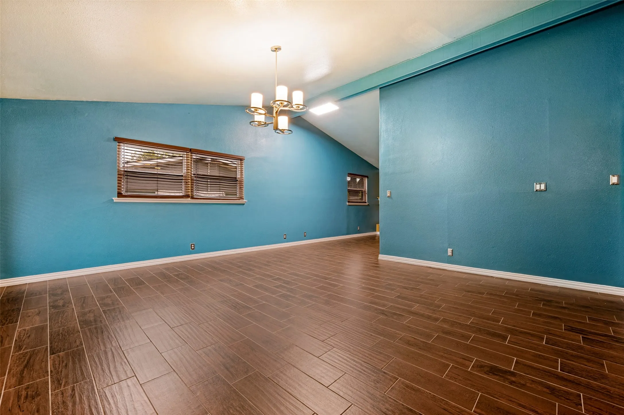 Single Family Residence For Sale in Dallas County , 3259 Saint Croix Drive, Dallas, Texas 75229, 3 Bedroom, 2 Bathroom, 2 Garage spaces, 1,751 Sqft, built in 1960, mls#21396115, Real Estate Agent in Dallas, Homes For Sale in Dallas county, Homes For Sale in Dallas, Realtor in Dallas Texas, Real Estate Brokerage Independent Realty Texas, Luminita Cordes Realtor