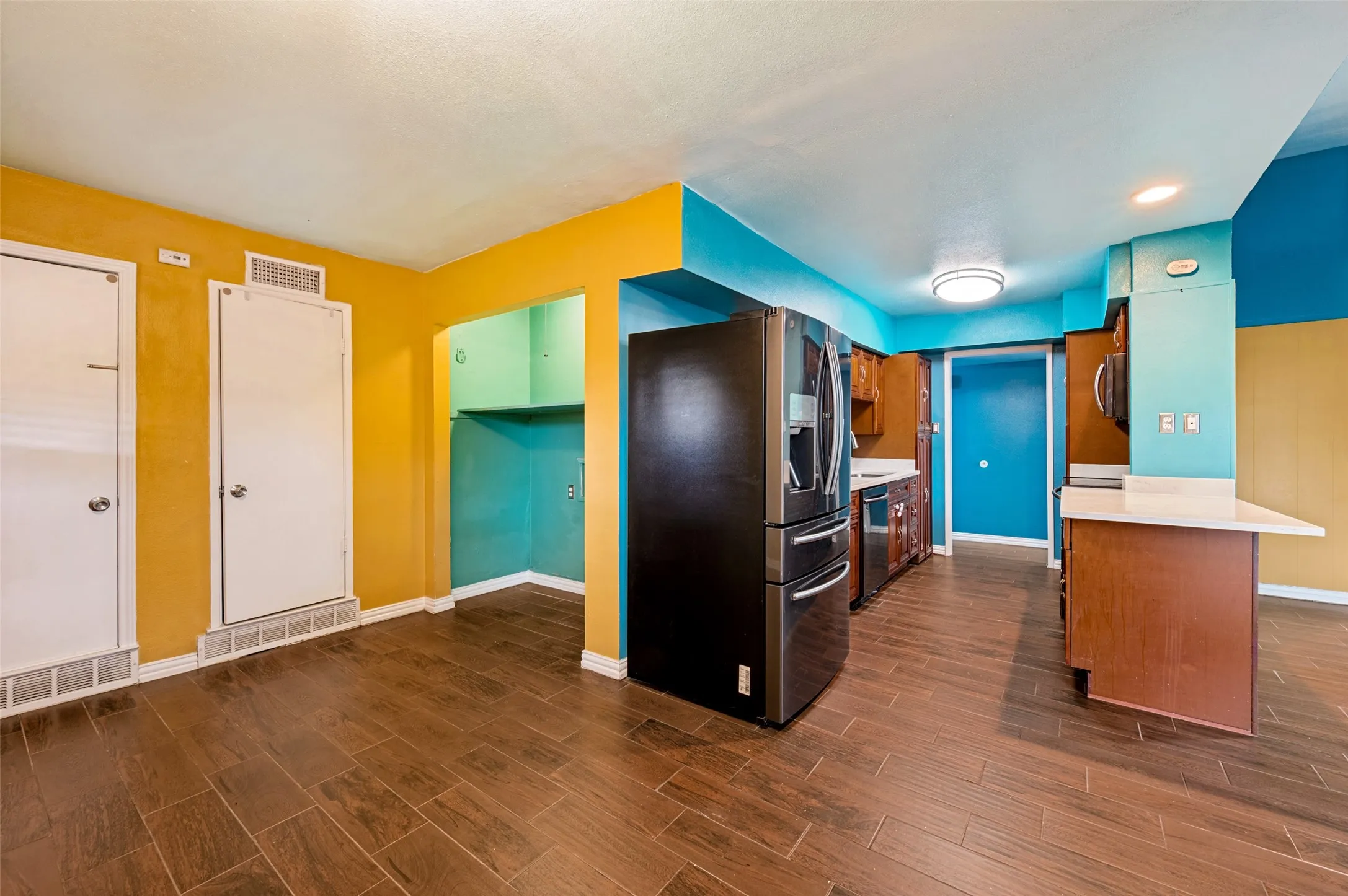 Single Family Residence For Sale in Dallas County , 3259 Saint Croix Drive, Dallas, Texas 75229, 3 Bedroom, 2 Bathroom, 2 Garage spaces, 1,751 Sqft, built in 1960, mls#21396115, Real Estate Agent in Dallas, Homes For Sale in Dallas county, Homes For Sale in Dallas, Realtor in Dallas Texas, Real Estate Brokerage Independent Realty Texas, Luminita Cordes Realtor