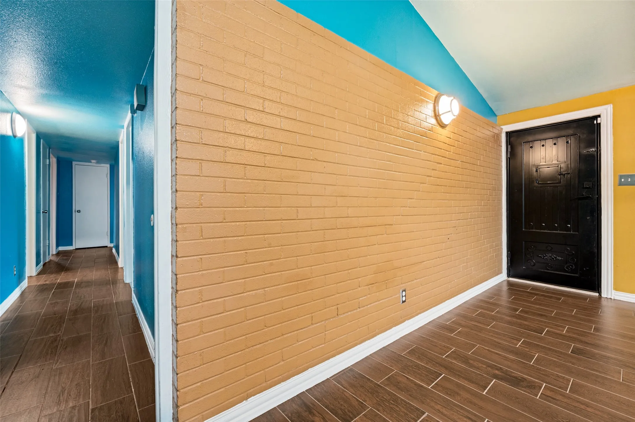 Single Family Residence For Sale in Dallas County , 3259 Saint Croix Drive, Dallas, Texas 75229, 3 Bedroom, 2 Bathroom, 2 Garage spaces, 1,751 Sqft, built in 1960, mls#21396115, Real Estate Agent in Dallas, Homes For Sale in Dallas county, Homes For Sale in Dallas, Realtor in Dallas Texas, Real Estate Brokerage Independent Realty Texas, Luminita Cordes Realtor