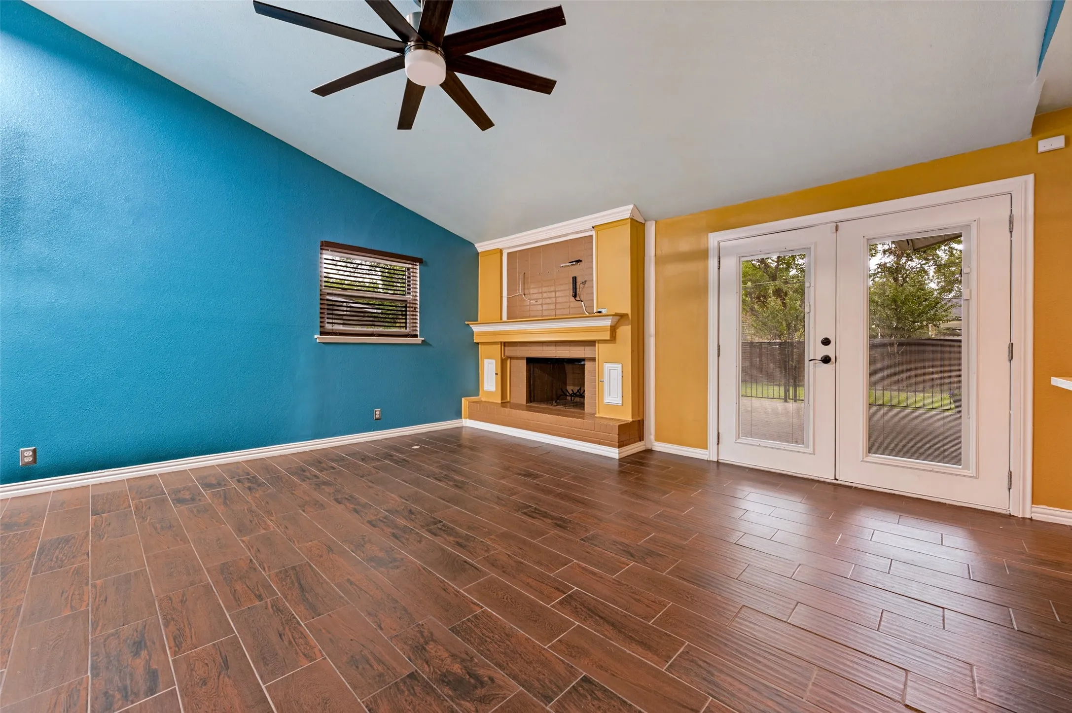 Single Family Residence For Sale in Dallas County , 3259 Saint Croix Drive, Dallas, Texas 75229, 3 Bedroom, 2 Bathroom, 2 Garage spaces, 1,751 Sqft, built in 1960, mls#21396115, Real Estate Agent in Dallas, Homes For Sale in Dallas county, Homes For Sale in Dallas, Realtor in Dallas Texas, Real Estate Brokerage Independent Realty Texas, Luminita Cordes Realtor