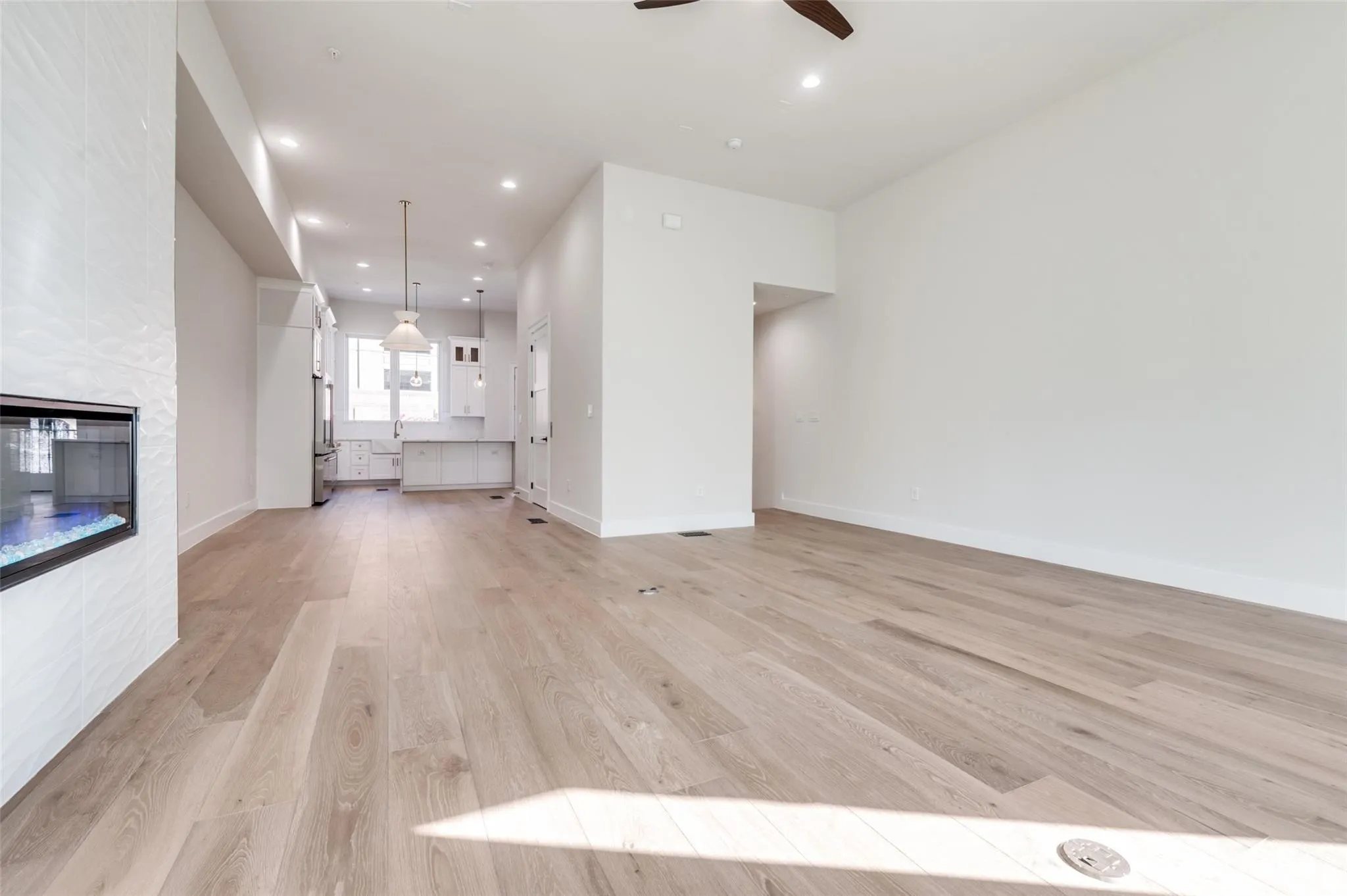 Condominium For Sale in Tarrant County , 250 E Dallas Street 124, Grapevine, Texas 76051, 3 Bedroom, 4 Bathroom, 2 Garage spaces, 2,638 Sqft, built in 2026, mls#21397325, Real Estate Agent in Grapevine, Homes For Sale in Tarrant county, Homes For Sale in Grapevine, Realtor in Grapevine Texas, Real Estate Brokerage Independent Realty Texas, Luminita Cordes Realtor