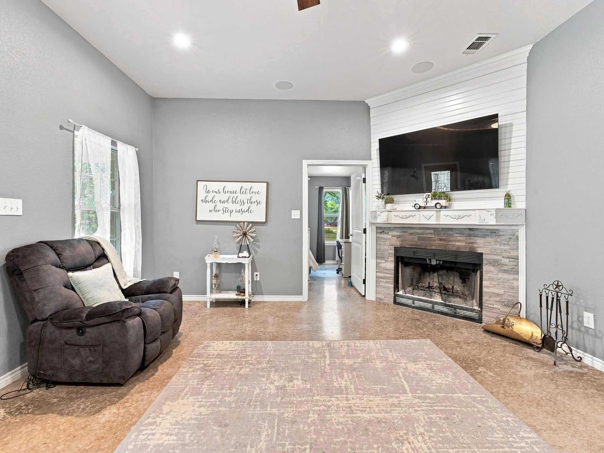 Single Family Residence For Sale in Wise County , 477 County Road 1550, Chico, Texas 76431, 3 Bedroom, 2 Bathroom, Garage spaces, 1,143 Sqft, built in 2017, mls#21397420, Real Estate Agent in Chico, Homes For Sale in Wise county, Homes For Sale in Chico, Realtor in Chico Texas, Real Estate Brokerage Independent Realty Texas, Luminita Cordes Realtor