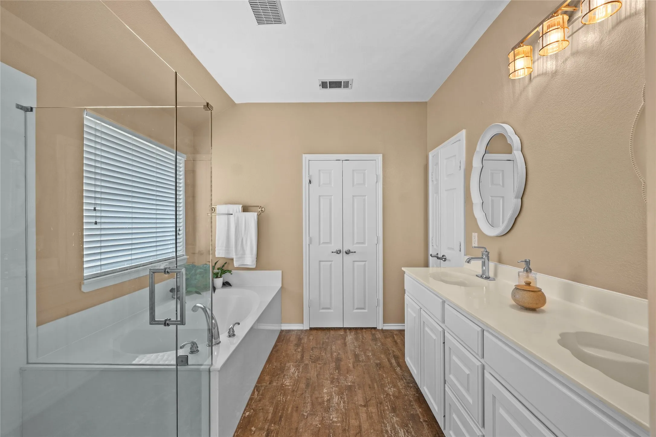 Single Family Residence For Sale in Denton County , 2402 Mallory Drive, Corinth, Texas 76210, 4 Bedroom, 3 Bathroom, 2 Garage spaces, 2,817 Sqft, built in 2004, mls#21398066, Real Estate Agent in Corinth, Homes For Sale in Denton county, Homes For Sale in Corinth, Realtor in Corinth Texas, Real Estate Brokerage Independent Realty Texas, Luminita Cordes Realtor