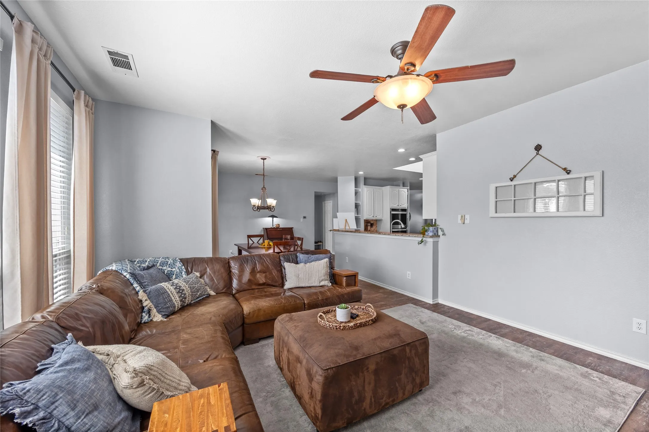Single Family Residence For Sale in Denton County , 2402 Mallory Drive, Corinth, Texas 76210, 4 Bedroom, 3 Bathroom, 2 Garage spaces, 2,817 Sqft, built in 2004, mls#21398066, Real Estate Agent in Corinth, Homes For Sale in Denton county, Homes For Sale in Corinth, Realtor in Corinth Texas, Real Estate Brokerage Independent Realty Texas, Luminita Cordes Realtor
