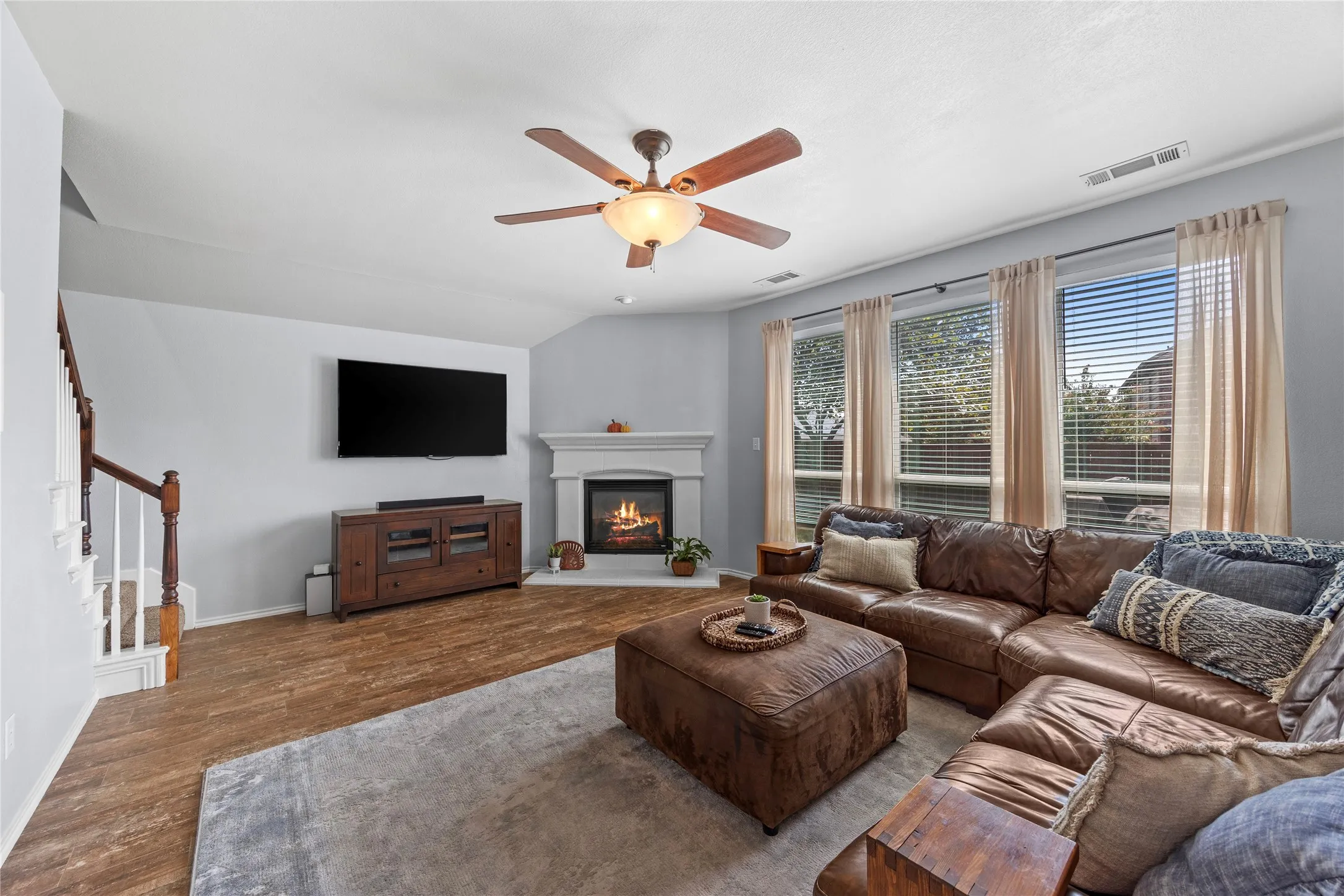 Single Family Residence For Sale in Denton County , 2402 Mallory Drive, Corinth, Texas 76210, 4 Bedroom, 3 Bathroom, 2 Garage spaces, 2,817 Sqft, built in 2004, mls#21398066, Real Estate Agent in Corinth, Homes For Sale in Denton county, Homes For Sale in Corinth, Realtor in Corinth Texas, Real Estate Brokerage Independent Realty Texas, Luminita Cordes Realtor
