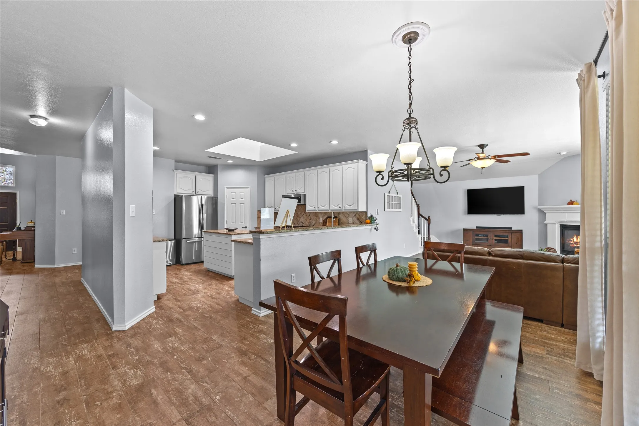 Single Family Residence For Sale in Denton County , 2402 Mallory Drive, Corinth, Texas 76210, 4 Bedroom, 3 Bathroom, 2 Garage spaces, 2,817 Sqft, built in 2004, mls#21398066, Real Estate Agent in Corinth, Homes For Sale in Denton county, Homes For Sale in Corinth, Realtor in Corinth Texas, Real Estate Brokerage Independent Realty Texas, Luminita Cordes Realtor