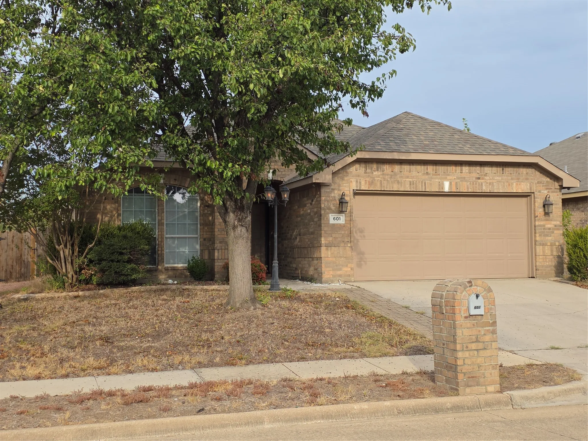 Single Family Residence For Sale in Tarrant County , 601 Crestview Court, Saginaw, Texas 76179, 3 Bedroom, 2 Bathroom, 2 Garage spaces, 1,860 Sqft, built in 2003, mls#21397593, Real Estate Agent in Saginaw, Homes For Sale in Tarrant county, Homes For Sale in Saginaw, Realtor in Saginaw Texas, Real Estate Brokerage Independent Realty Texas, Luminita Cordes Realtor