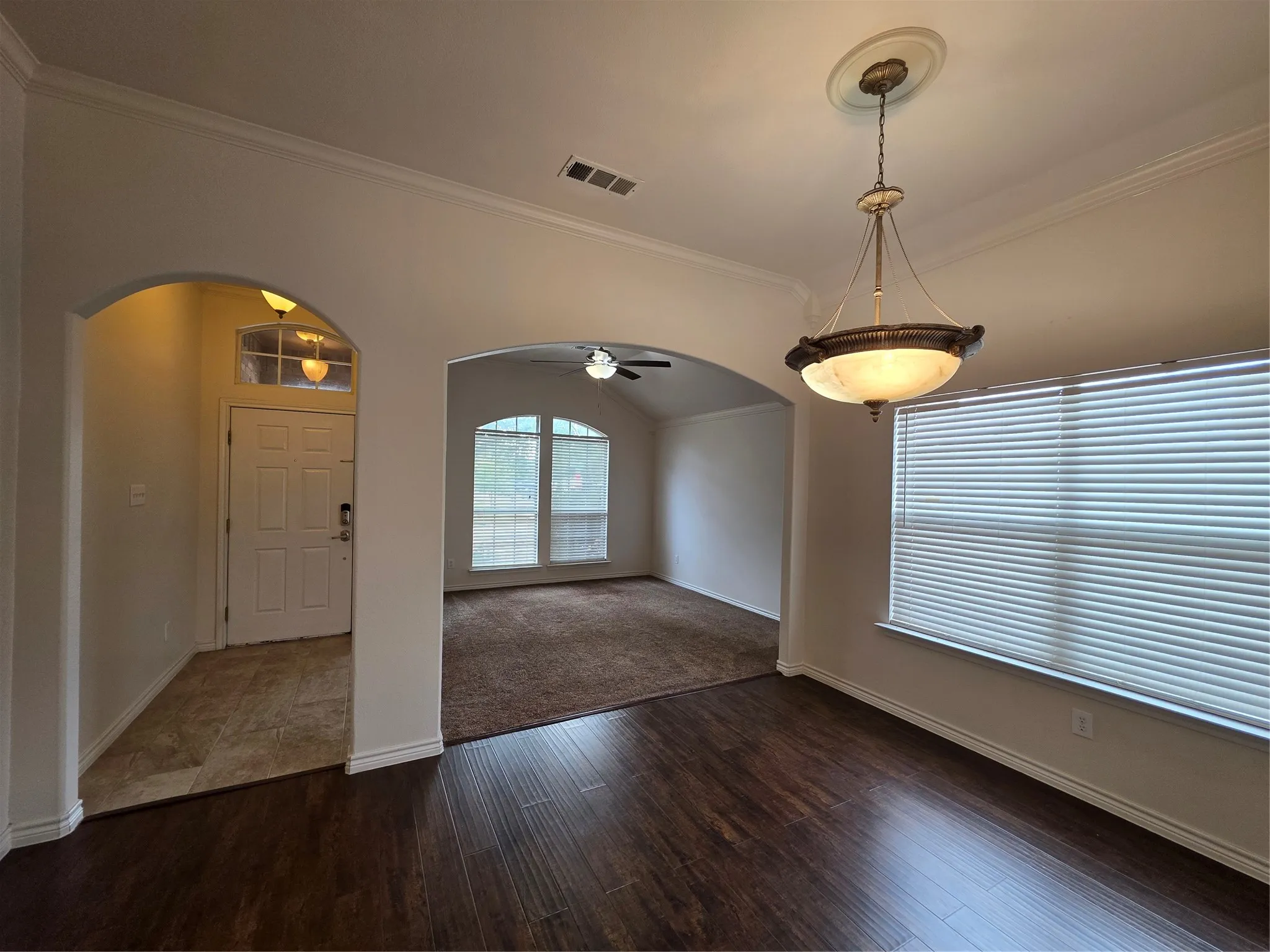 Single Family Residence For Sale in Tarrant County , 601 Crestview Court, Saginaw, Texas 76179, 3 Bedroom, 2 Bathroom, 2 Garage spaces, 1,860 Sqft, built in 2003, mls#21397593, Real Estate Agent in Saginaw, Homes For Sale in Tarrant county, Homes For Sale in Saginaw, Realtor in Saginaw Texas, Real Estate Brokerage Independent Realty Texas, Luminita Cordes Realtor