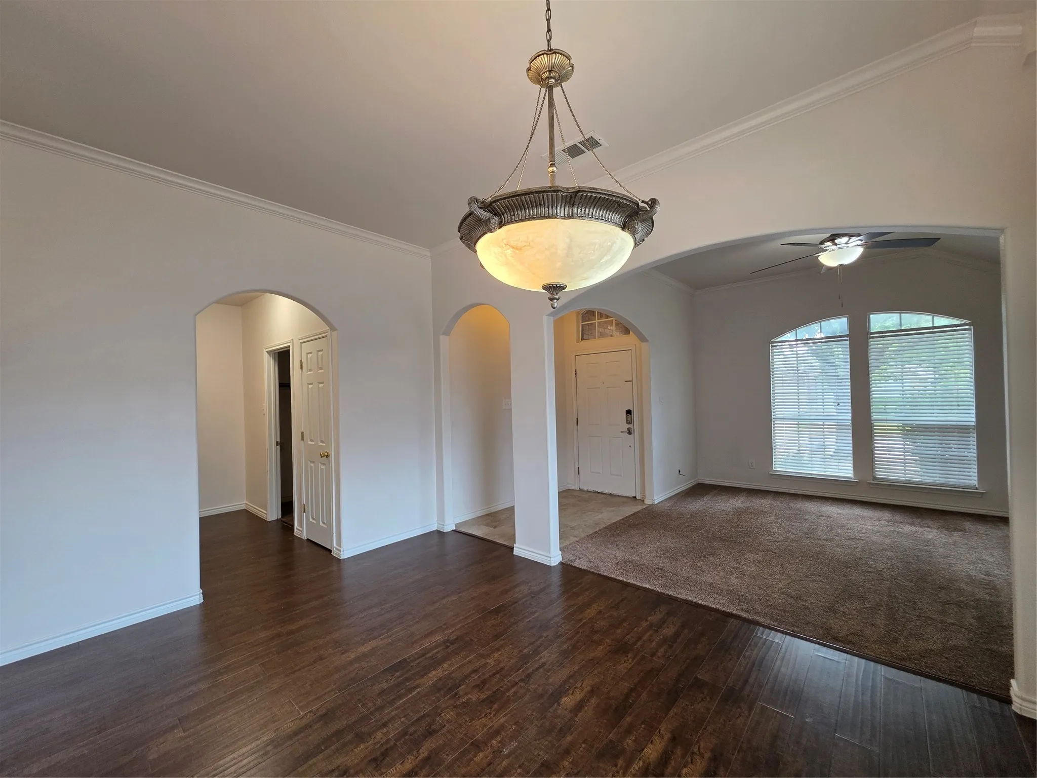 Single Family Residence For Sale in Tarrant County , 601 Crestview Court, Saginaw, Texas 76179, 3 Bedroom, 2 Bathroom, 2 Garage spaces, 1,860 Sqft, built in 2003, mls#21397593, Real Estate Agent in Saginaw, Homes For Sale in Tarrant county, Homes For Sale in Saginaw, Realtor in Saginaw Texas, Real Estate Brokerage Independent Realty Texas, Luminita Cordes Realtor