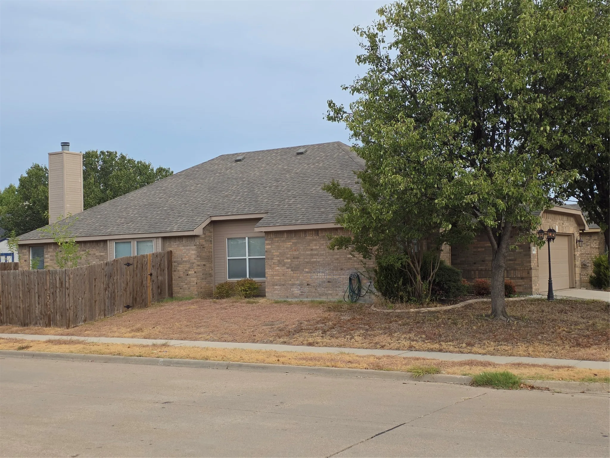 Single Family Residence For Sale in Tarrant County , 601 Crestview Court, Saginaw, Texas 76179, 3 Bedroom, 2 Bathroom, 2 Garage spaces, 1,860 Sqft, built in 2003, mls#21397593, Real Estate Agent in Saginaw, Homes For Sale in Tarrant county, Homes For Sale in Saginaw, Realtor in Saginaw Texas, Real Estate Brokerage Independent Realty Texas, Luminita Cordes Realtor