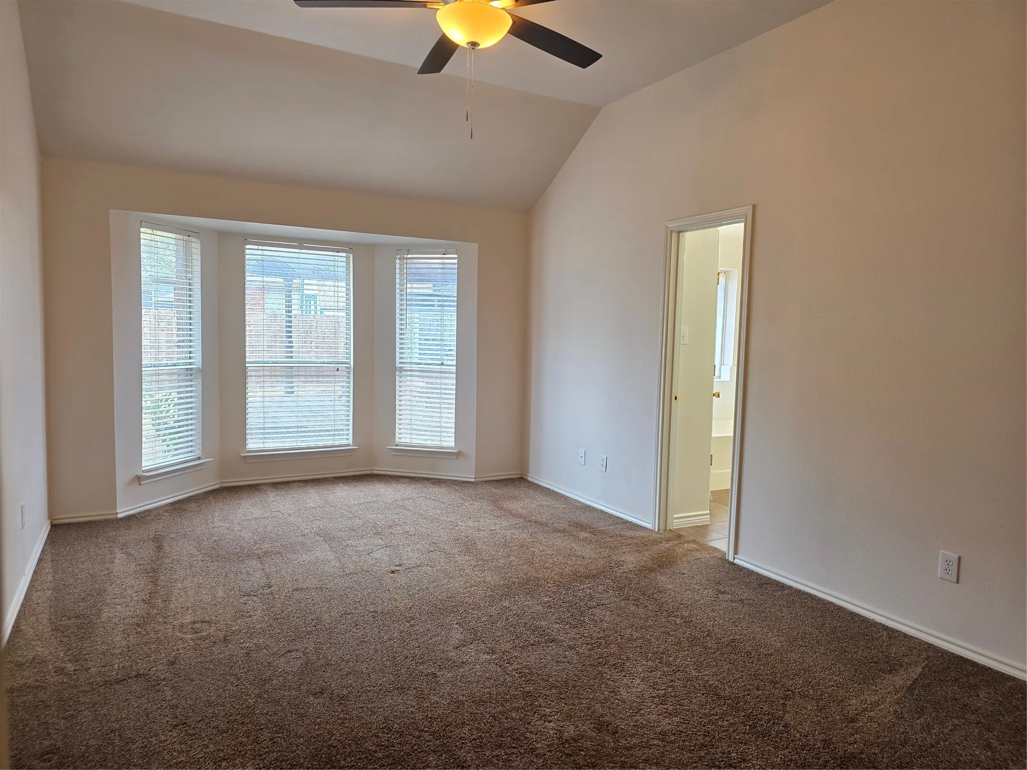 Single Family Residence For Sale in Tarrant County , 601 Crestview Court, Saginaw, Texas 76179, 3 Bedroom, 2 Bathroom, 2 Garage spaces, 1,860 Sqft, built in 2003, mls#21397593, Real Estate Agent in Saginaw, Homes For Sale in Tarrant county, Homes For Sale in Saginaw, Realtor in Saginaw Texas, Real Estate Brokerage Independent Realty Texas, Luminita Cordes Realtor