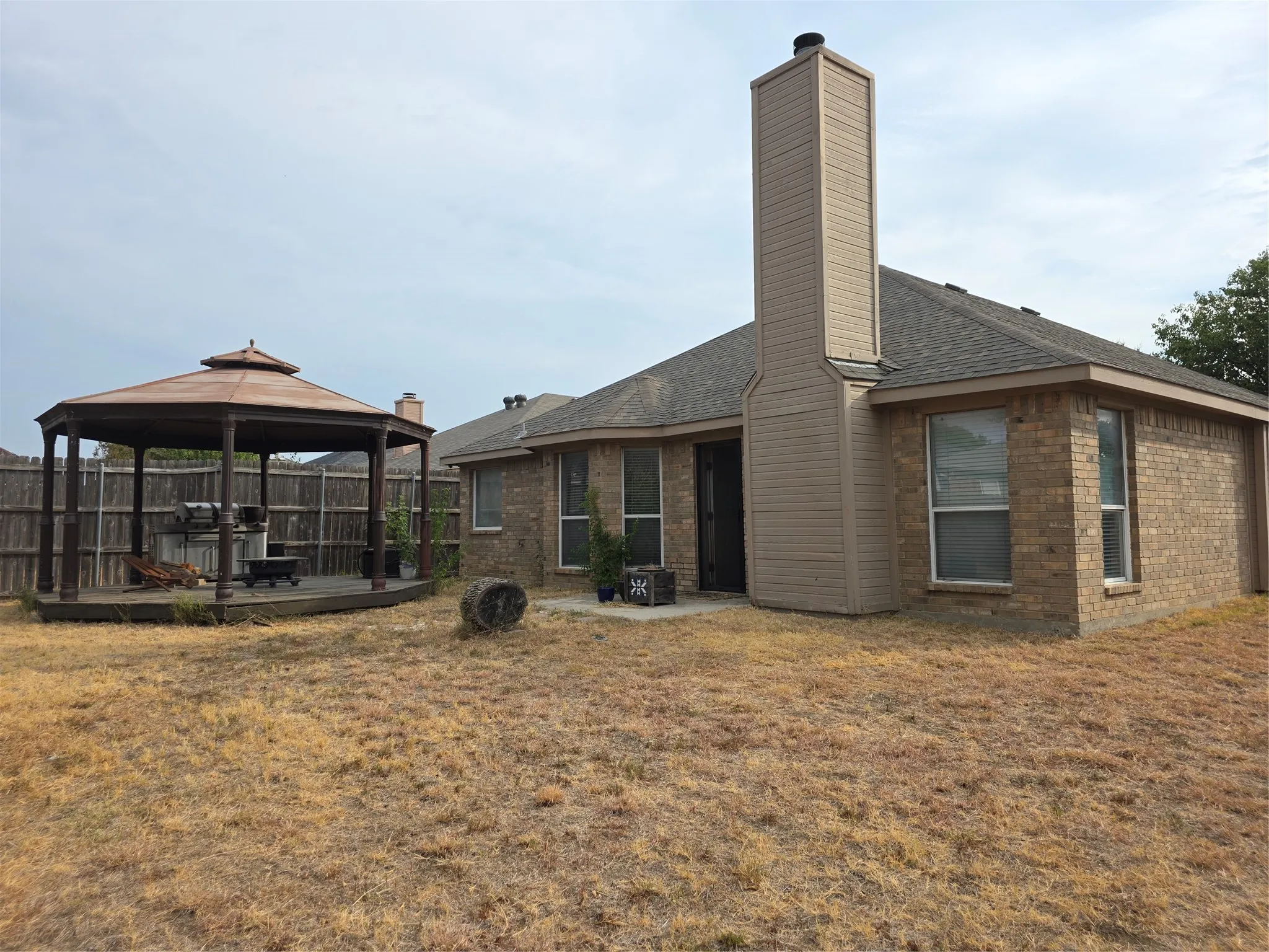 Single Family Residence For Sale in Tarrant County , 601 Crestview Court, Saginaw, Texas 76179, 3 Bedroom, 2 Bathroom, 2 Garage spaces, 1,860 Sqft, built in 2003, mls#21397593, Real Estate Agent in Saginaw, Homes For Sale in Tarrant county, Homes For Sale in Saginaw, Realtor in Saginaw Texas, Real Estate Brokerage Independent Realty Texas, Luminita Cordes Realtor