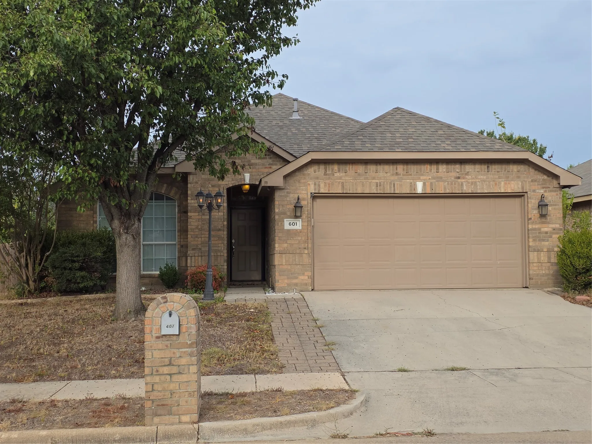Single Family Residence For Sale in Tarrant County , 601 Crestview Court, Saginaw, Texas 76179, 3 Bedroom, 2 Bathroom, 2 Garage spaces, 1,860 Sqft, built in 2003, mls#21397593, Real Estate Agent in Saginaw, Homes For Sale in Tarrant county, Homes For Sale in Saginaw, Realtor in Saginaw Texas, Real Estate Brokerage Independent Realty Texas, Luminita Cordes Realtor