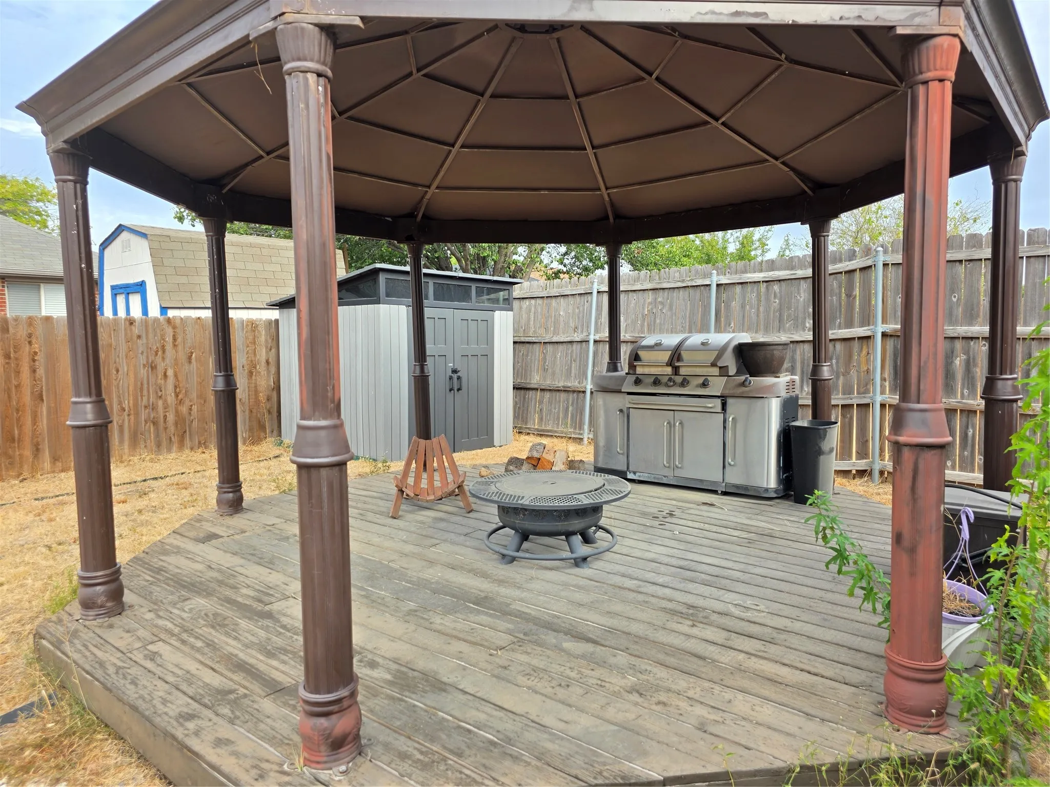 Single Family Residence For Sale in Tarrant County , 601 Crestview Court, Saginaw, Texas 76179, 3 Bedroom, 2 Bathroom, 2 Garage spaces, 1,860 Sqft, built in 2003, mls#21397593, Real Estate Agent in Saginaw, Homes For Sale in Tarrant county, Homes For Sale in Saginaw, Realtor in Saginaw Texas, Real Estate Brokerage Independent Realty Texas, Luminita Cordes Realtor