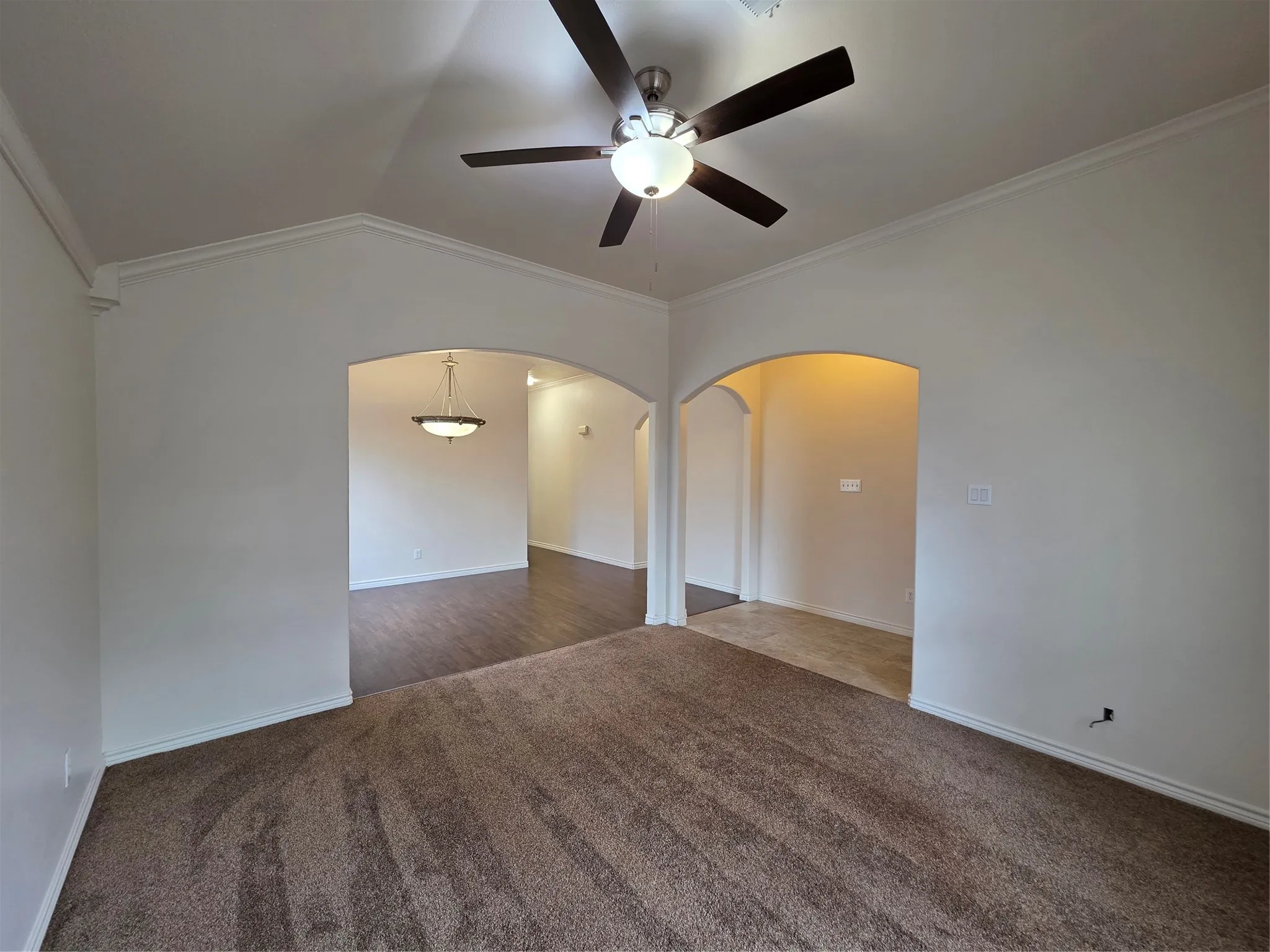 Single Family Residence For Sale in Tarrant County , 601 Crestview Court, Saginaw, Texas 76179, 3 Bedroom, 2 Bathroom, 2 Garage spaces, 1,860 Sqft, built in 2003, mls#21397593, Real Estate Agent in Saginaw, Homes For Sale in Tarrant county, Homes For Sale in Saginaw, Realtor in Saginaw Texas, Real Estate Brokerage Independent Realty Texas, Luminita Cordes Realtor