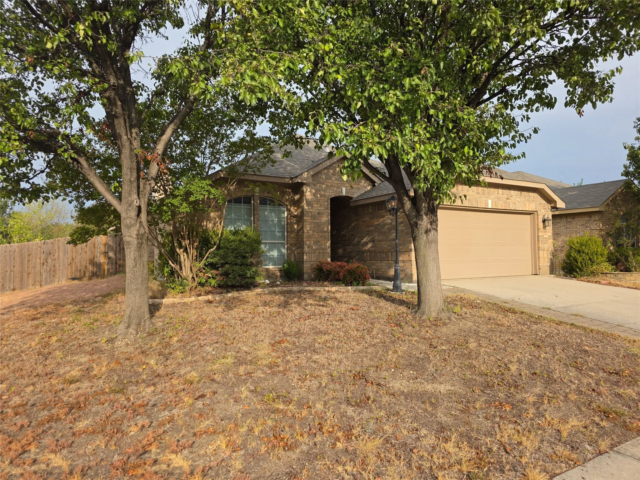 Single Family Residence For Sale in Tarrant County , 601 Crestview Court, Saginaw, Texas 76179, 3 Bedroom, 2 Bathroom, 2 Garage spaces, 1,860 Sqft, built in 2003, mls#21397593, Real Estate Agent in Saginaw, Homes For Sale in Tarrant county, Homes For Sale in Saginaw, Realtor in Saginaw Texas, Real Estate Brokerage Independent Realty Texas, Luminita Cordes Realtor