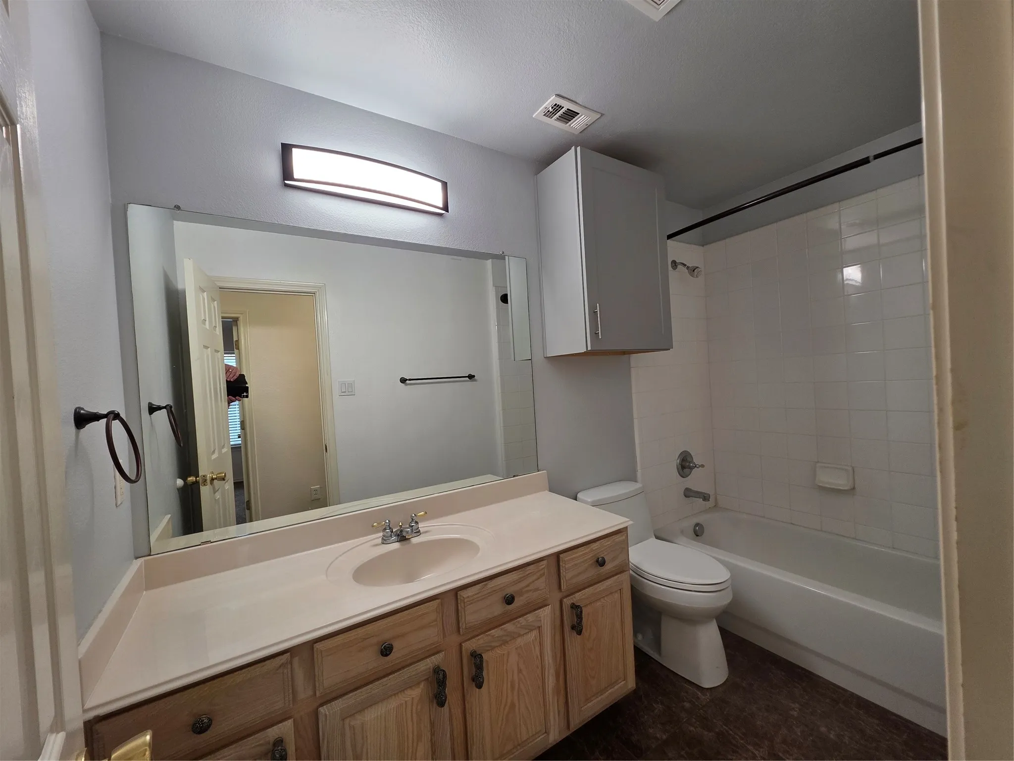 Single Family Residence For Sale in Tarrant County , 601 Crestview Court, Saginaw, Texas 76179, 3 Bedroom, 2 Bathroom, 2 Garage spaces, 1,860 Sqft, built in 2003, mls#21397593, Real Estate Agent in Saginaw, Homes For Sale in Tarrant county, Homes For Sale in Saginaw, Realtor in Saginaw Texas, Real Estate Brokerage Independent Realty Texas, Luminita Cordes Realtor