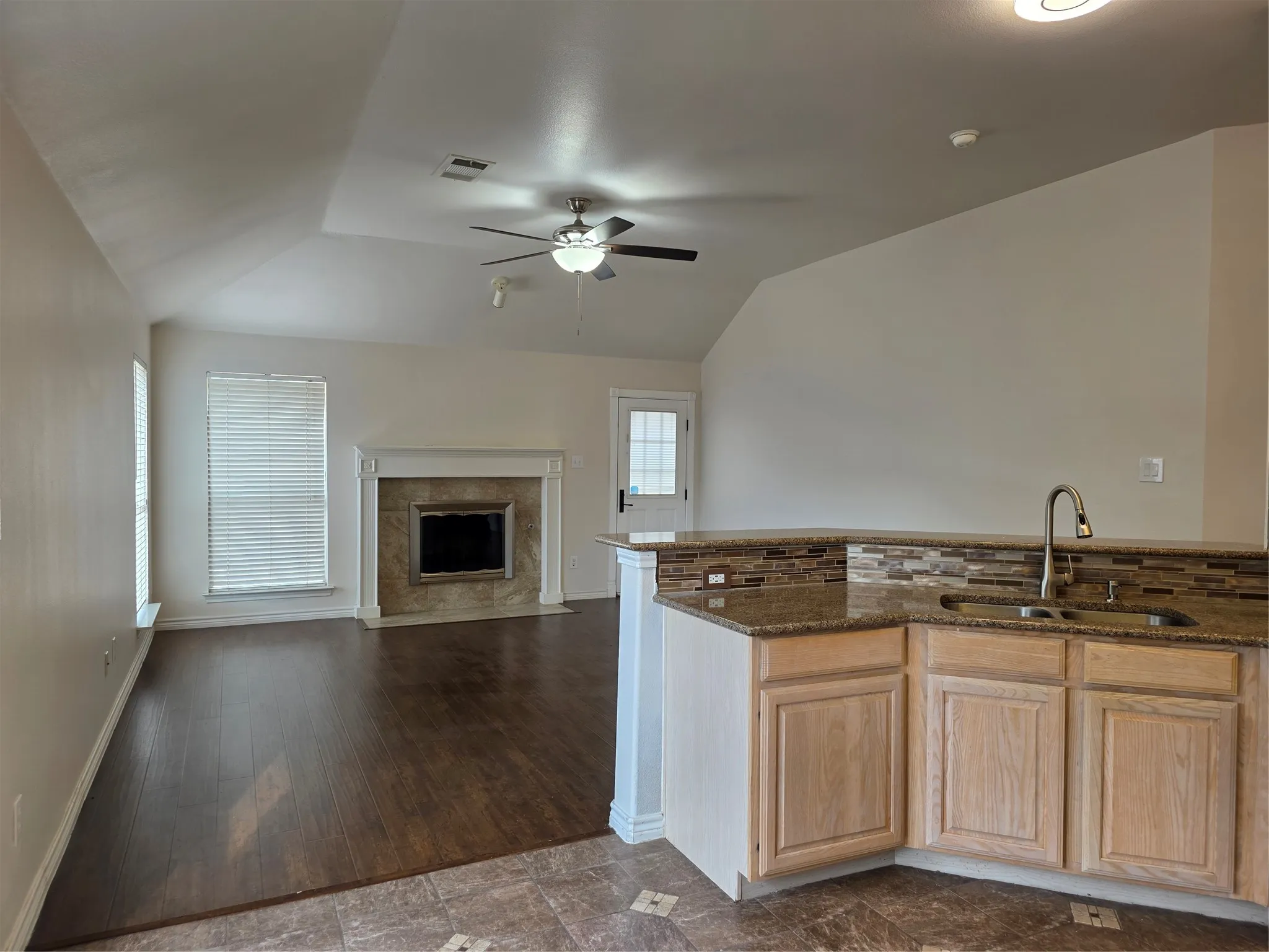 Single Family Residence For Sale in Tarrant County , 601 Crestview Court, Saginaw, Texas 76179, 3 Bedroom, 2 Bathroom, 2 Garage spaces, 1,860 Sqft, built in 2003, mls#21397593, Real Estate Agent in Saginaw, Homes For Sale in Tarrant county, Homes For Sale in Saginaw, Realtor in Saginaw Texas, Real Estate Brokerage Independent Realty Texas, Luminita Cordes Realtor
