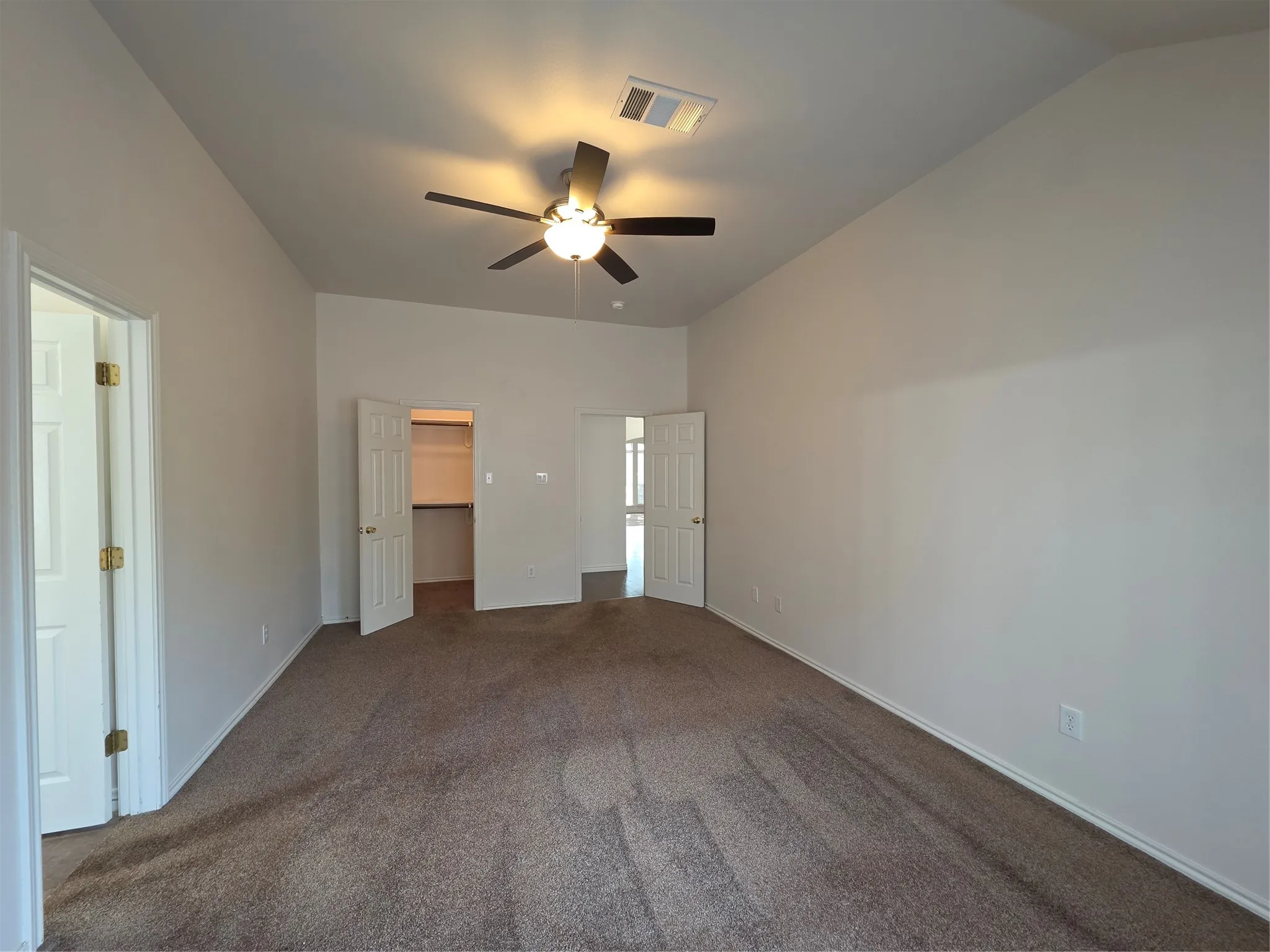 Single Family Residence For Sale in Tarrant County , 601 Crestview Court, Saginaw, Texas 76179, 3 Bedroom, 2 Bathroom, 2 Garage spaces, 1,860 Sqft, built in 2003, mls#21397593, Real Estate Agent in Saginaw, Homes For Sale in Tarrant county, Homes For Sale in Saginaw, Realtor in Saginaw Texas, Real Estate Brokerage Independent Realty Texas, Luminita Cordes Realtor