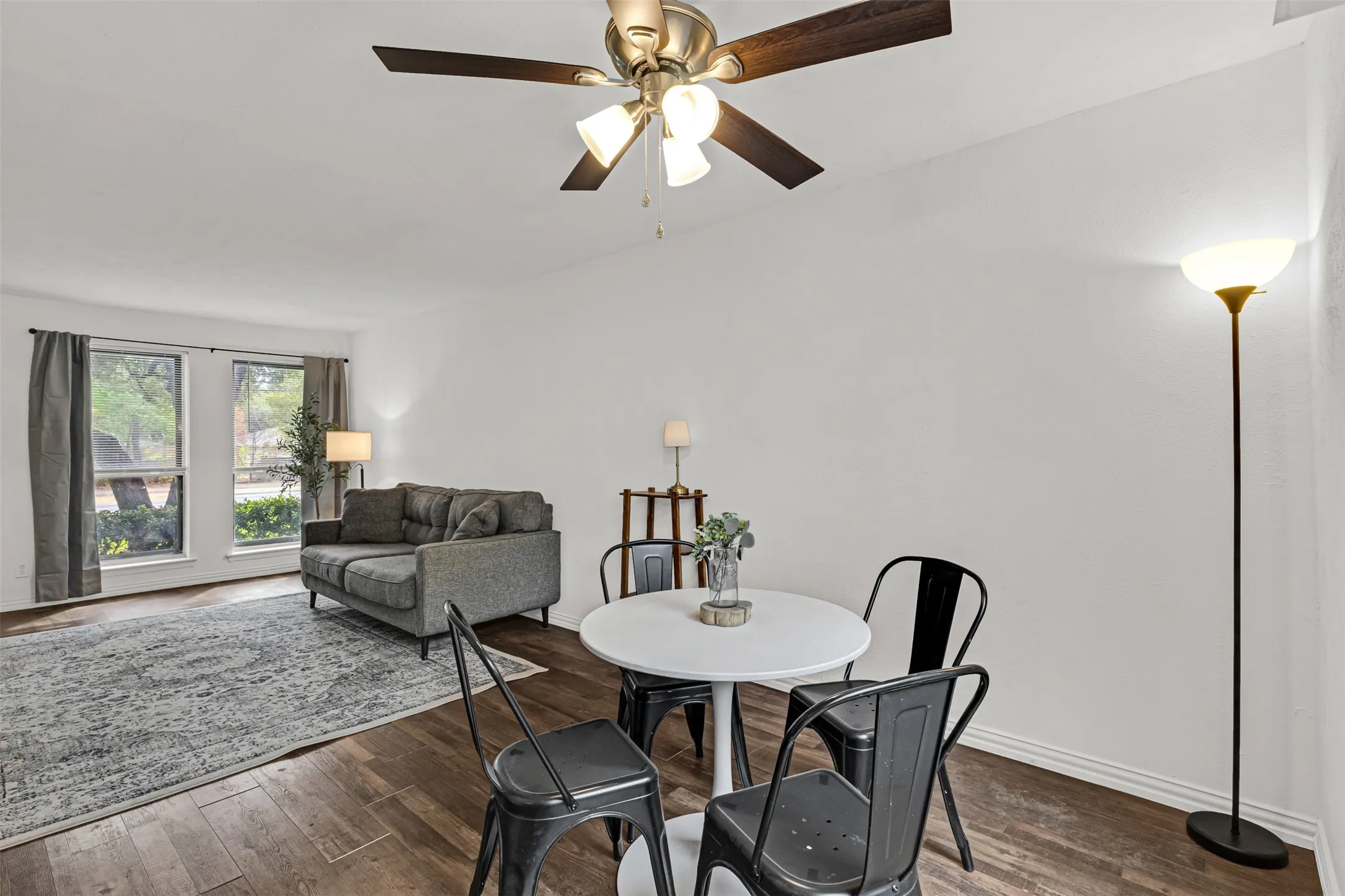 Condominium For Sale in Dallas County , 4933 Skillman Street 147, Dallas, Texas 75206, 2 Bedroom, 2 Bathroom, Garage spaces, 1,146 Sqft, built in 1970, mls#21396552, Real Estate Agent in Dallas, Homes For Sale in Dallas county, Homes For Sale in Dallas, Realtor in Dallas Texas, Real Estate Brokerage Independent Realty Texas, Luminita Cordes Realtor