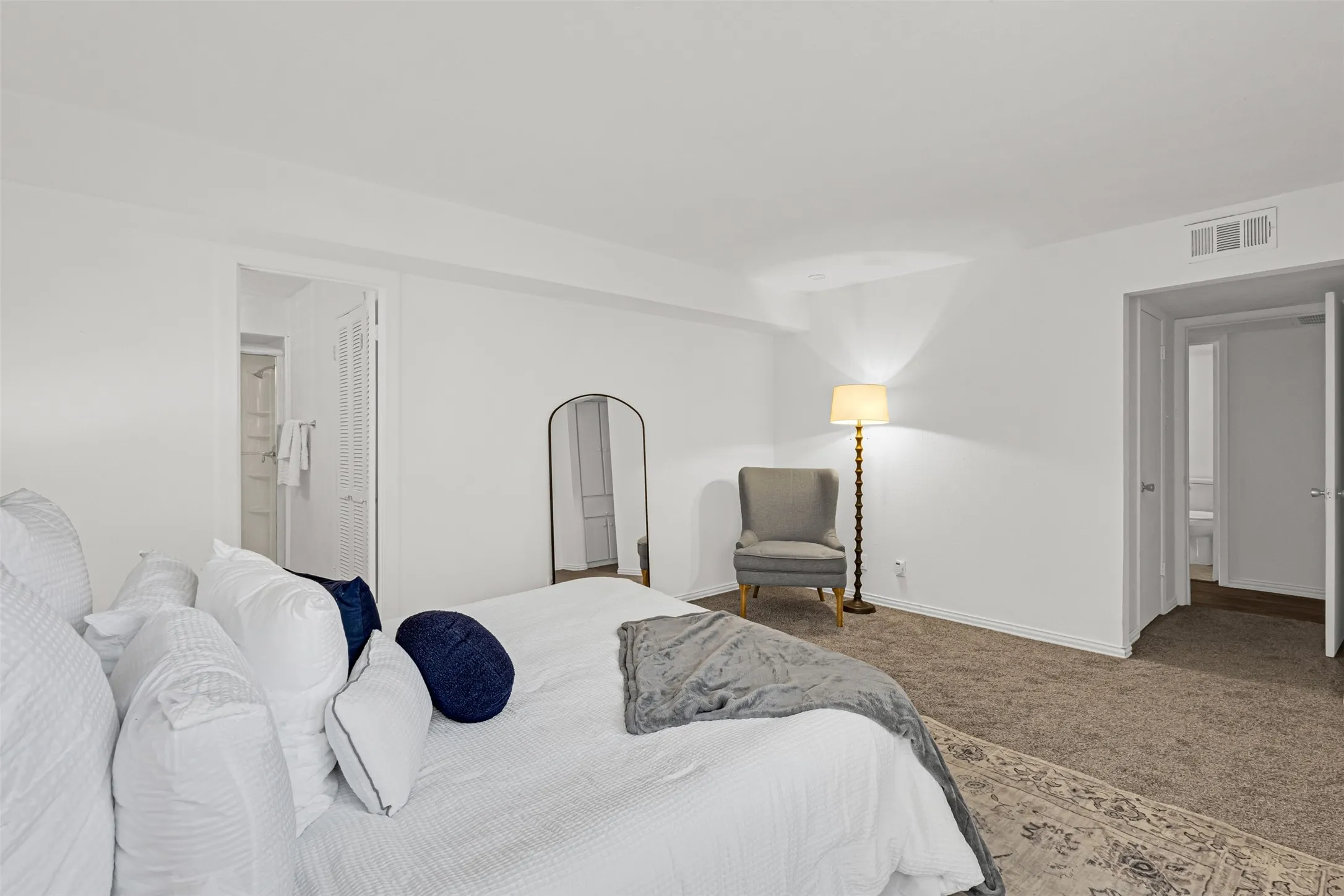 Condominium For Sale in Dallas County , 4933 Skillman Street 147, Dallas, Texas 75206, 2 Bedroom, 2 Bathroom, Garage spaces, 1,146 Sqft, built in 1970, mls#21396552, Real Estate Agent in Dallas, Homes For Sale in Dallas county, Homes For Sale in Dallas, Realtor in Dallas Texas, Real Estate Brokerage Independent Realty Texas, Luminita Cordes Realtor
