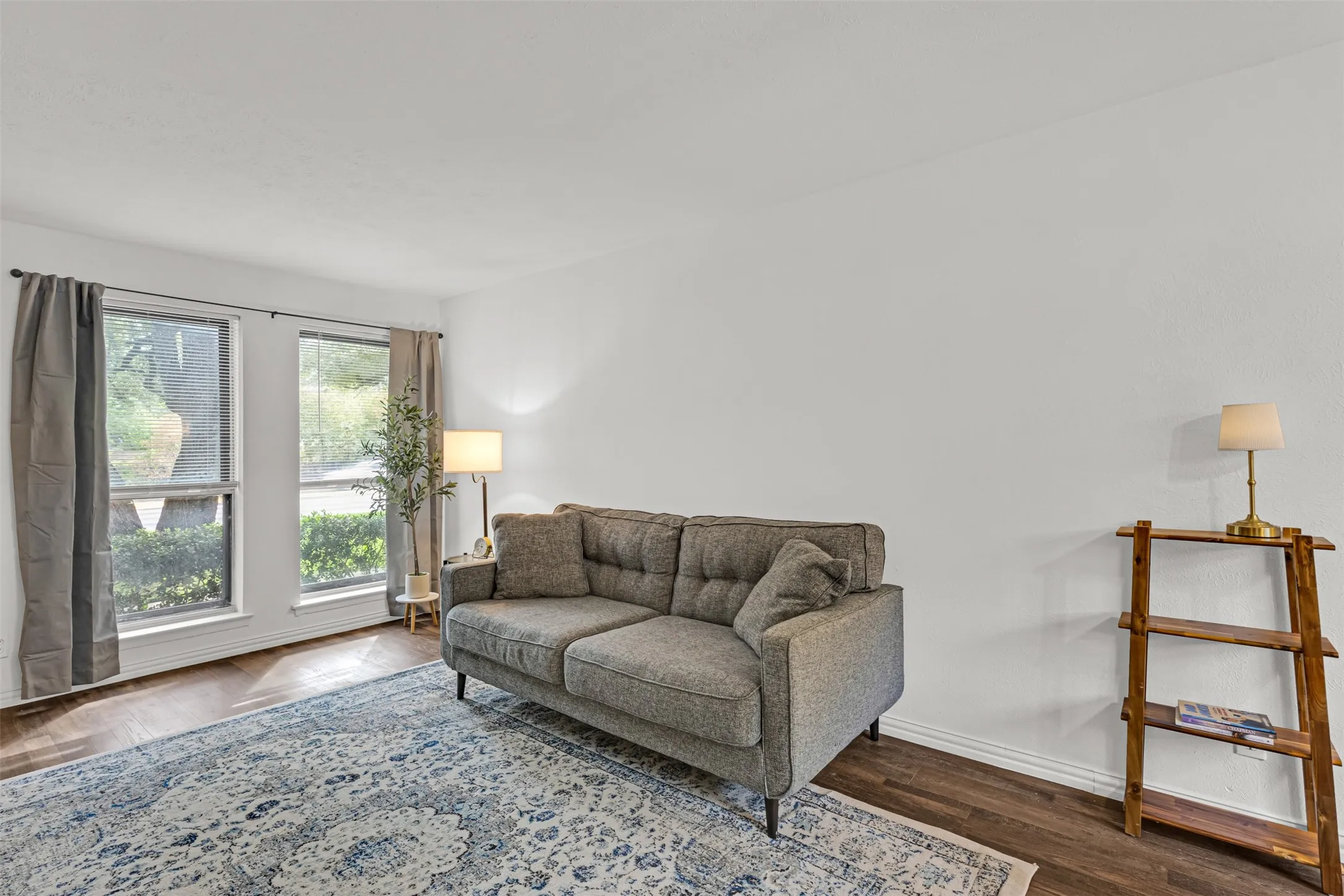 Condominium For Sale in Dallas County , 4933 Skillman Street 147, Dallas, Texas 75206, 2 Bedroom, 2 Bathroom, Garage spaces, 1,146 Sqft, built in 1970, mls#21396552, Real Estate Agent in Dallas, Homes For Sale in Dallas county, Homes For Sale in Dallas, Realtor in Dallas Texas, Real Estate Brokerage Independent Realty Texas, Luminita Cordes Realtor