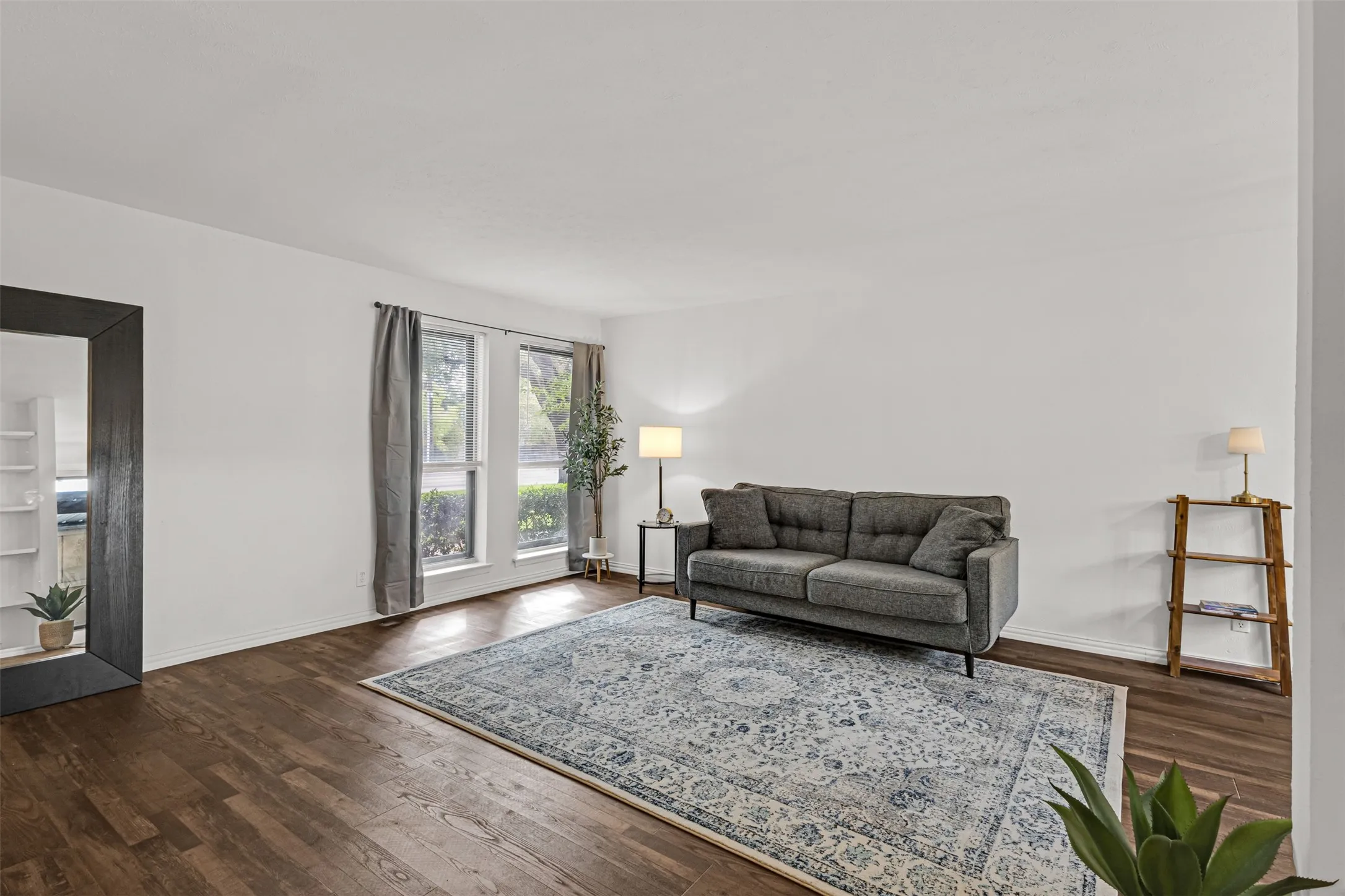 Condominium For Sale in Dallas County , 4933 Skillman Street 147, Dallas, Texas 75206, 2 Bedroom, 2 Bathroom, Garage spaces, 1,146 Sqft, built in 1970, mls#21396552, Real Estate Agent in Dallas, Homes For Sale in Dallas county, Homes For Sale in Dallas, Realtor in Dallas Texas, Real Estate Brokerage Independent Realty Texas, Luminita Cordes Realtor