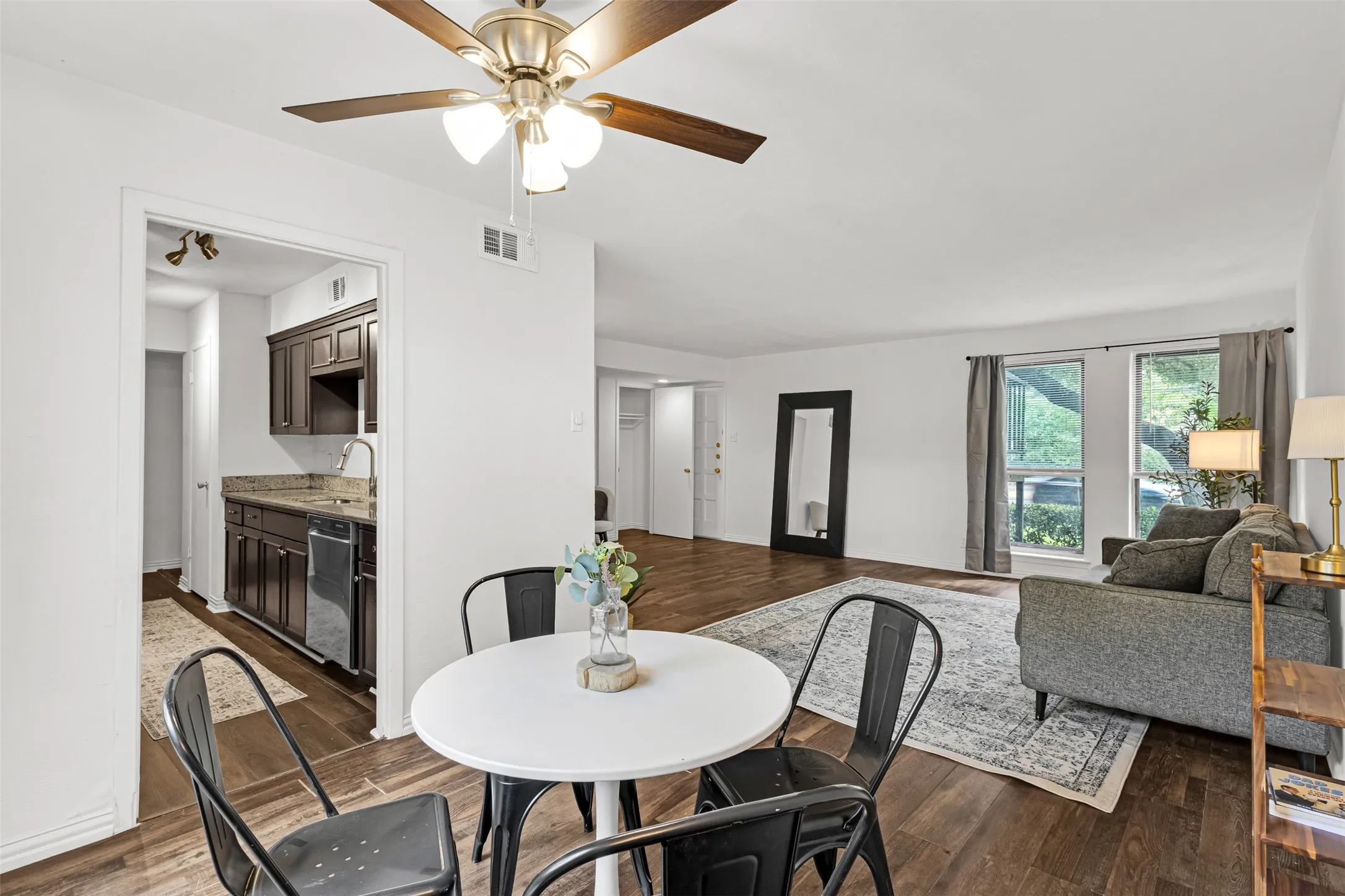 Condominium For Sale in Dallas County , 4933 Skillman Street 147, Dallas, Texas 75206, 2 Bedroom, 2 Bathroom, Garage spaces, 1,146 Sqft, built in 1970, mls#21396552, Real Estate Agent in Dallas, Homes For Sale in Dallas county, Homes For Sale in Dallas, Realtor in Dallas Texas, Real Estate Brokerage Independent Realty Texas, Luminita Cordes Realtor