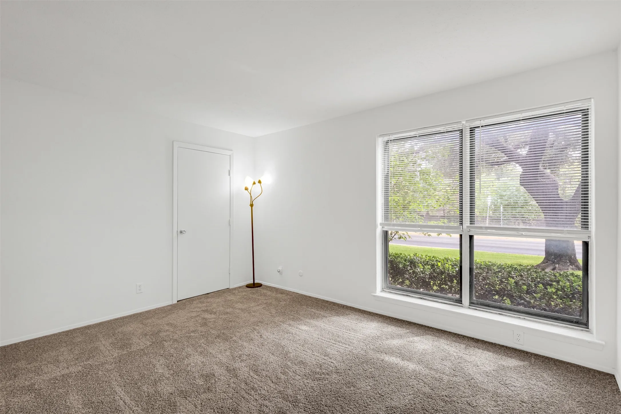 Condominium For Sale in Dallas County , 4933 Skillman Street 147, Dallas, Texas 75206, 2 Bedroom, 2 Bathroom, Garage spaces, 1,146 Sqft, built in 1970, mls#21396552, Real Estate Agent in Dallas, Homes For Sale in Dallas county, Homes For Sale in Dallas, Realtor in Dallas Texas, Real Estate Brokerage Independent Realty Texas, Luminita Cordes Realtor