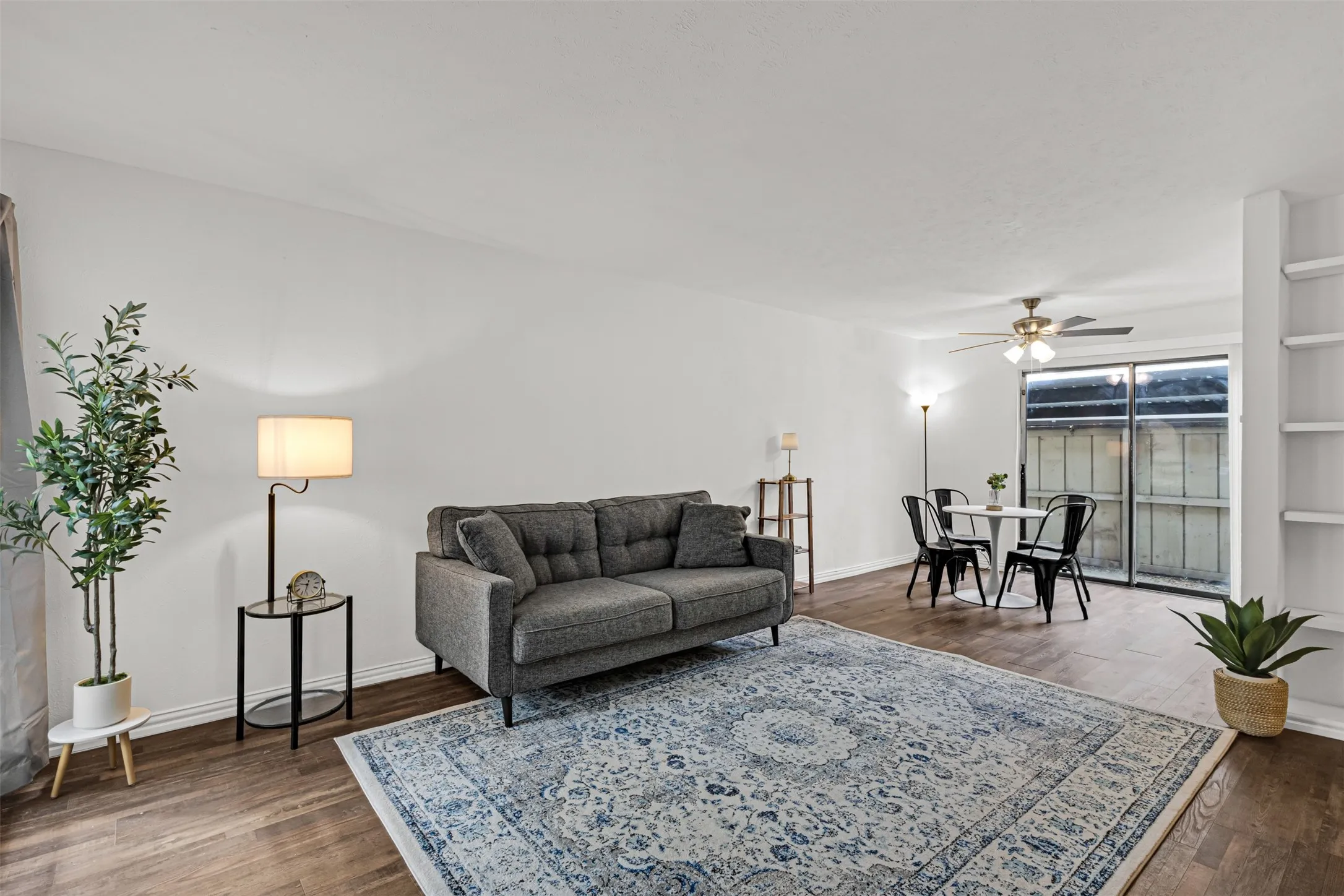 Condominium For Sale in Dallas County , 4933 Skillman Street 147, Dallas, Texas 75206, 2 Bedroom, 2 Bathroom, Garage spaces, 1,146 Sqft, built in 1970, mls#21396552, Real Estate Agent in Dallas, Homes For Sale in Dallas county, Homes For Sale in Dallas, Realtor in Dallas Texas, Real Estate Brokerage Independent Realty Texas, Luminita Cordes Realtor