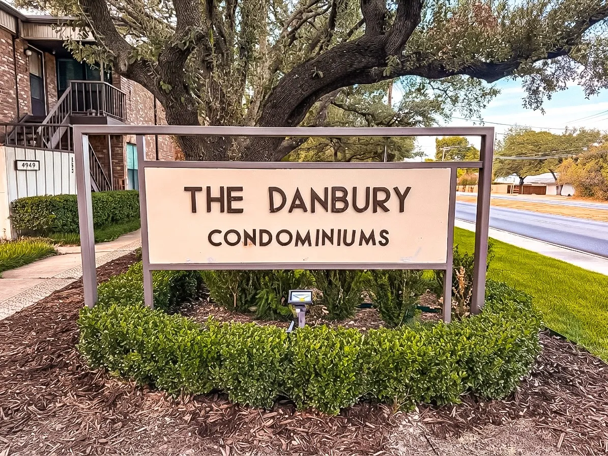 Condominium For Sale in Dallas County , 4933 Skillman Street 147, Dallas, Texas 75206, 2 Bedroom, 2 Bathroom, Garage spaces, 1,146 Sqft, built in 1970, mls#21396552, Real Estate Agent in Dallas, Homes For Sale in Dallas county, Homes For Sale in Dallas, Realtor in Dallas Texas, Real Estate Brokerage Independent Realty Texas, Luminita Cordes Realtor