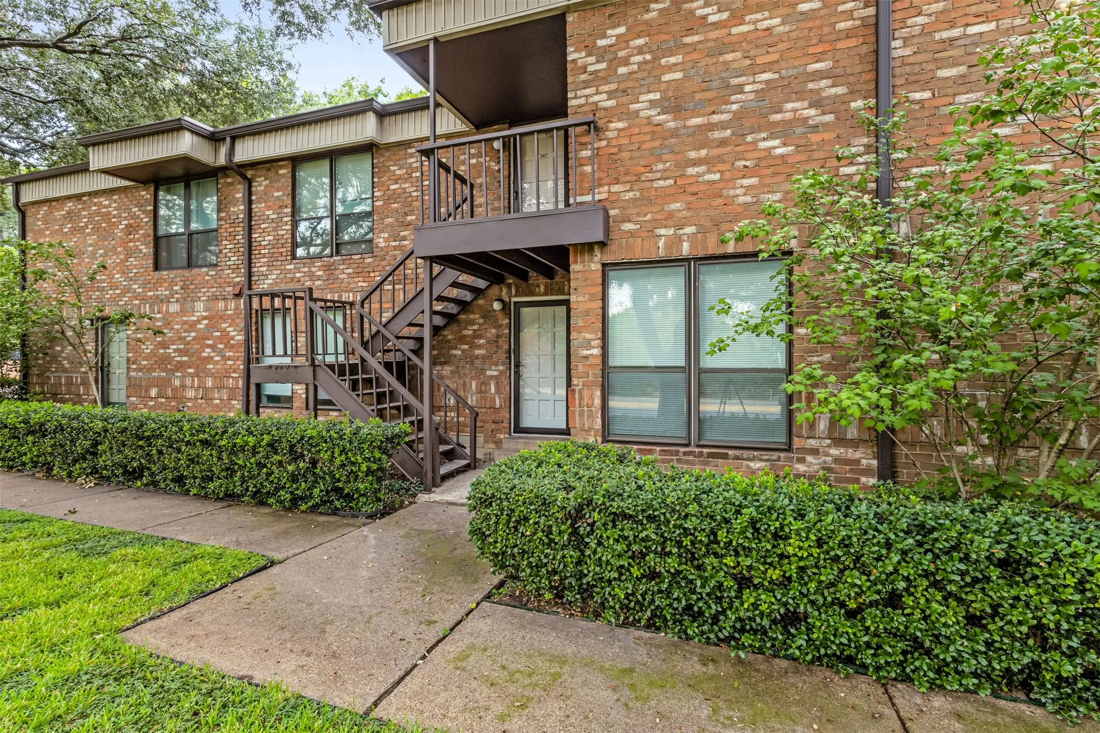 Condominium For Sale in Dallas County , 4933 Skillman Street 147, Dallas, Texas 75206, 2 Bedroom, 2 Bathroom, Garage spaces, 1,146 Sqft, built in 1970, mls#21396552, Real Estate Agent in Dallas, Homes For Sale in Dallas county, Homes For Sale in Dallas, Realtor in Dallas Texas, Real Estate Brokerage Independent Realty Texas, Luminita Cordes Realtor
