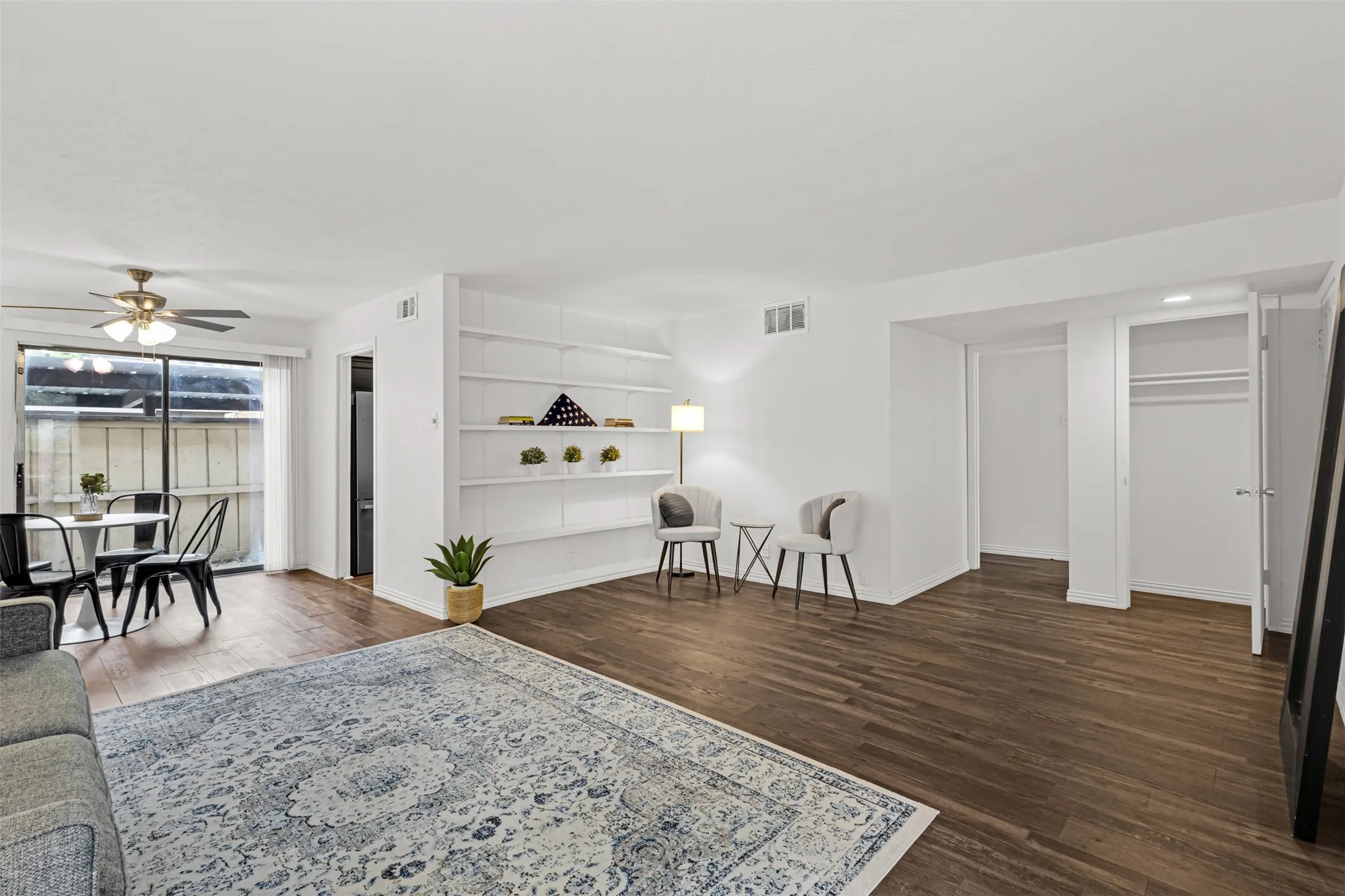 Condominium For Sale in Dallas County , 4933 Skillman Street 147, Dallas, Texas 75206, 2 Bedroom, 2 Bathroom, Garage spaces, 1,146 Sqft, built in 1970, mls#21396552, Real Estate Agent in Dallas, Homes For Sale in Dallas county, Homes For Sale in Dallas, Realtor in Dallas Texas, Real Estate Brokerage Independent Realty Texas, Luminita Cordes Realtor