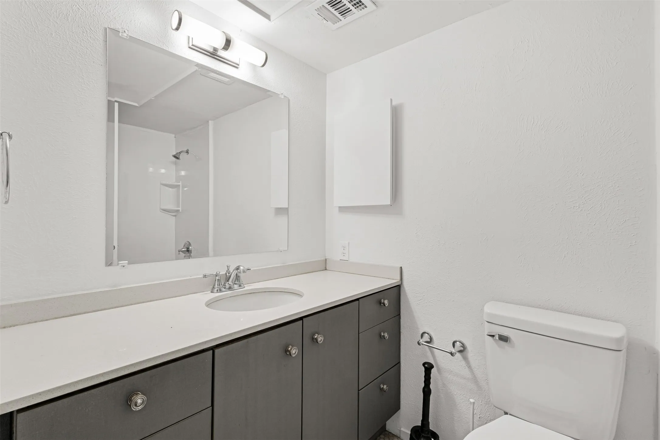 Condominium For Sale in Dallas County , 4933 Skillman Street 147, Dallas, Texas 75206, 2 Bedroom, 2 Bathroom, Garage spaces, 1,146 Sqft, built in 1970, mls#21396552, Real Estate Agent in Dallas, Homes For Sale in Dallas county, Homes For Sale in Dallas, Realtor in Dallas Texas, Real Estate Brokerage Independent Realty Texas, Luminita Cordes Realtor