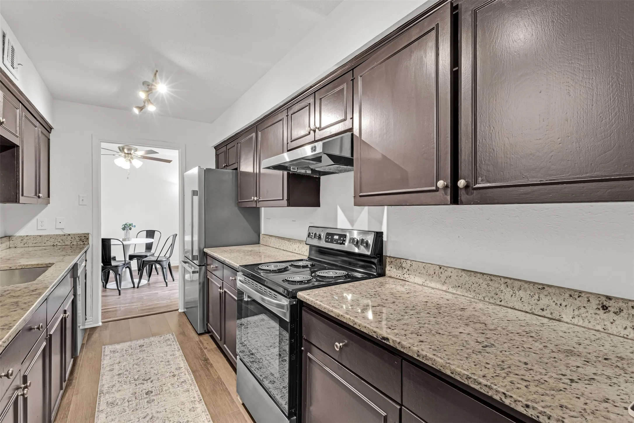 Condominium For Sale in Dallas County , 4933 Skillman Street 147, Dallas, Texas 75206, 2 Bedroom, 2 Bathroom, Garage spaces, 1,146 Sqft, built in 1970, mls#21396552, Real Estate Agent in Dallas, Homes For Sale in Dallas county, Homes For Sale in Dallas, Realtor in Dallas Texas, Real Estate Brokerage Independent Realty Texas, Luminita Cordes Realtor