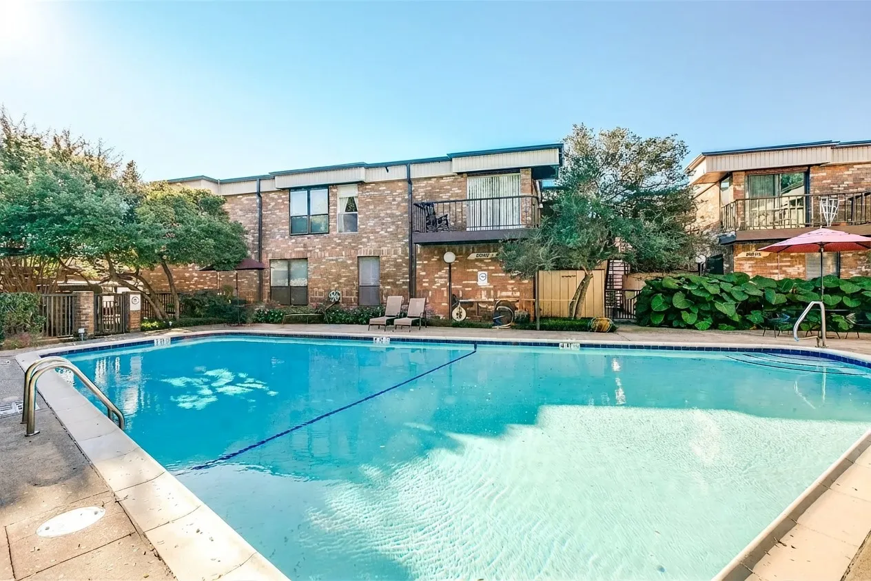 Condominium For Sale in Dallas County , 4933 Skillman Street 147, Dallas, Texas 75206, 2 Bedroom, 2 Bathroom, Garage spaces, 1,146 Sqft, built in 1970, mls#21396552, Real Estate Agent in Dallas, Homes For Sale in Dallas county, Homes For Sale in Dallas, Realtor in Dallas Texas, Real Estate Brokerage Independent Realty Texas, Luminita Cordes Realtor