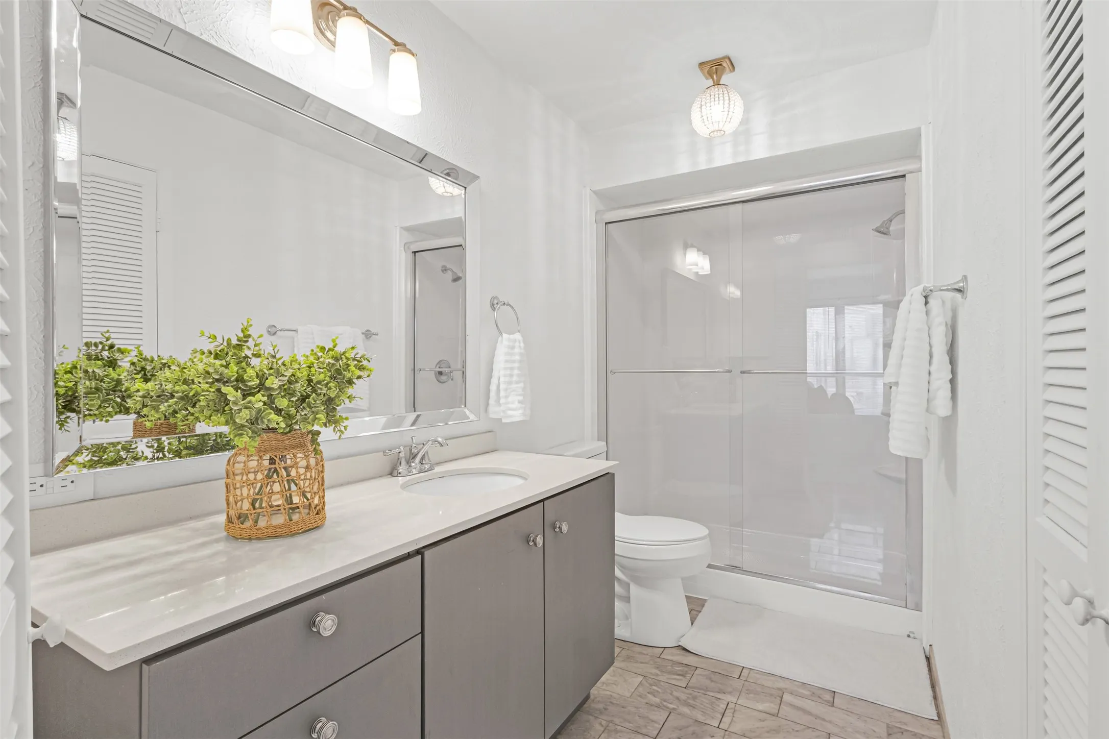 Condominium For Sale in Dallas County , 4933 Skillman Street 147, Dallas, Texas 75206, 2 Bedroom, 2 Bathroom, Garage spaces, 1,146 Sqft, built in 1970, mls#21396552, Real Estate Agent in Dallas, Homes For Sale in Dallas county, Homes For Sale in Dallas, Realtor in Dallas Texas, Real Estate Brokerage Independent Realty Texas, Luminita Cordes Realtor