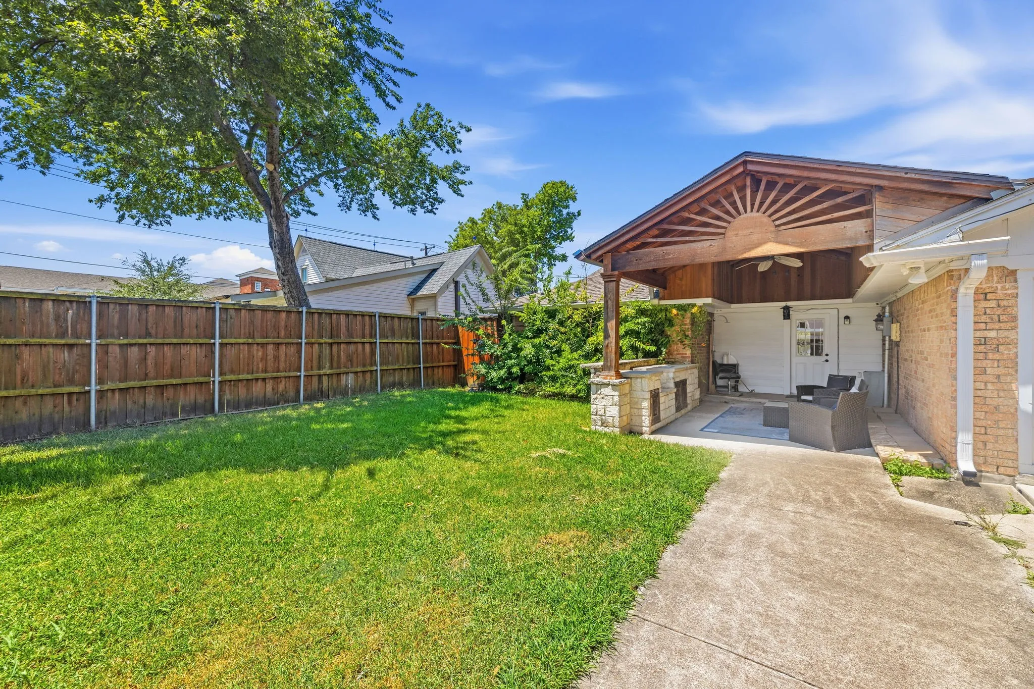 Single Family Residence For Sale in Collin County , 302 N Jackson Avenue, Wylie, Texas 75098, 4 Bedroom, 3 Bathroom, Garage spaces, 2,235 Sqft, built in 1974, mls#21396236, Real Estate Agent in Wylie, Homes For Sale in Collin county, Homes For Sale in Wylie, Realtor in Wylie Texas, Real Estate Brokerage Independent Realty Texas, Luminita Cordes Realtor