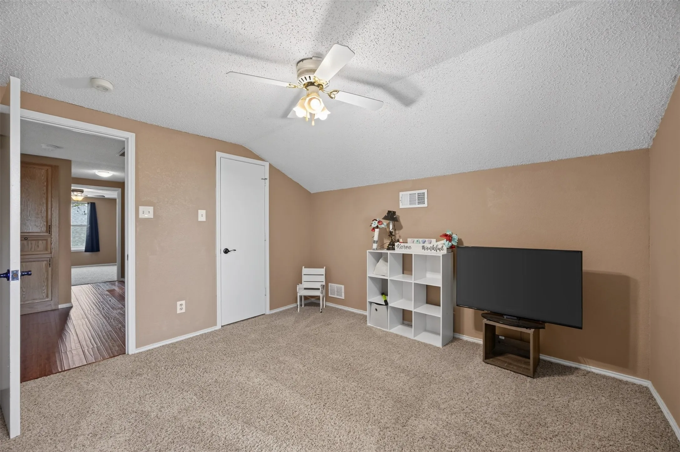 Single Family Residence For Sale in Dallas County , 203 Briarglen Drive, Cedar Hill, Texas 75104, 5 Bedroom, 3 Bathroom, 2 Garage spaces, 1,771 Sqft, built in 1994, mls#21398087, Real Estate Agent in Cedar Hill, Homes For Sale in Dallas county, Homes For Sale in Cedar Hill, Realtor in Cedar Hill Texas, Real Estate Brokerage Independent Realty Texas, Luminita Cordes Realtor