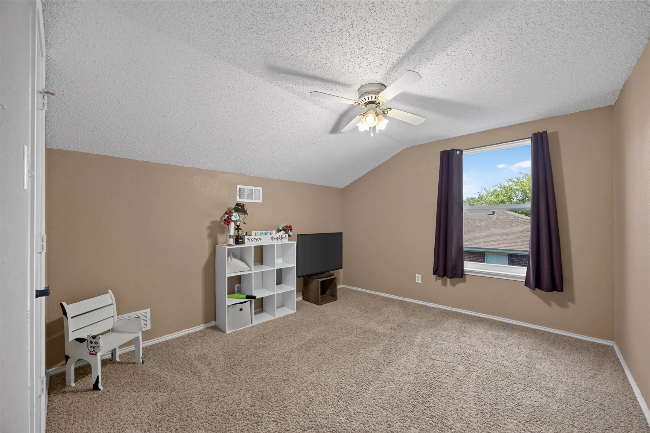 Single Family Residence For Sale in Dallas County , 203 Briarglen Drive, Cedar Hill, Texas 75104, 5 Bedroom, 3 Bathroom, 2 Garage spaces, 1,771 Sqft, built in 1994, mls#21398087, Real Estate Agent in Cedar Hill, Homes For Sale in Dallas county, Homes For Sale in Cedar Hill, Realtor in Cedar Hill Texas, Real Estate Brokerage Independent Realty Texas, Luminita Cordes Realtor
