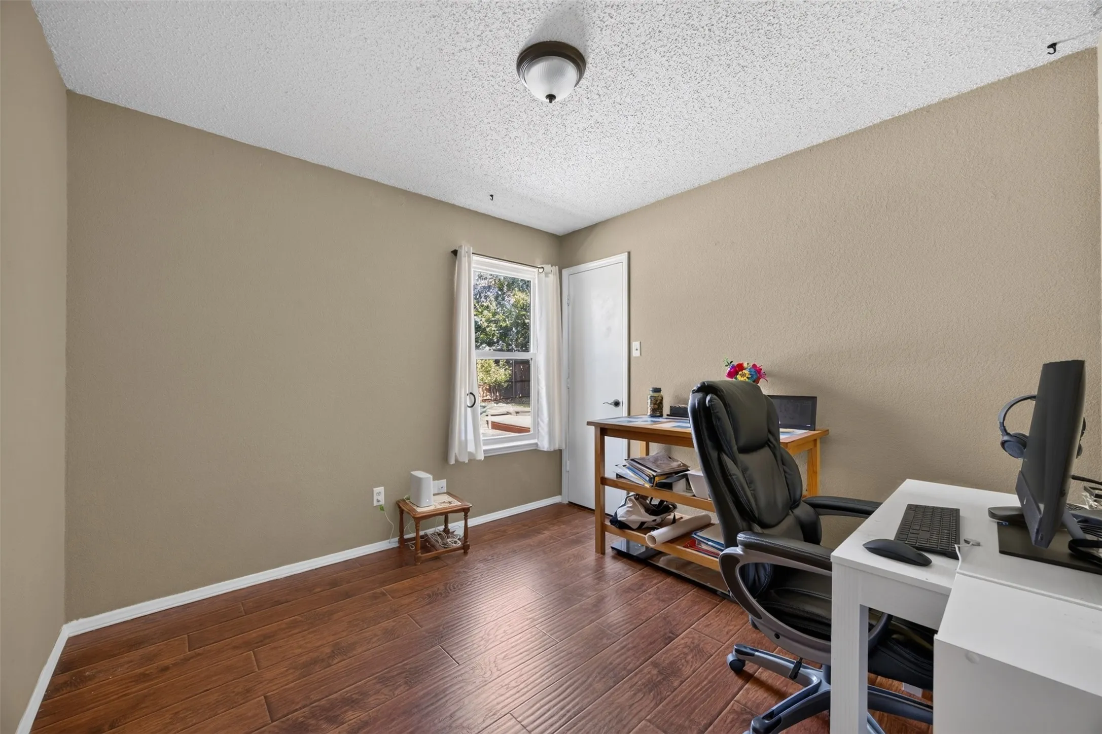 Wood-finish flooring with neutral wall tones
