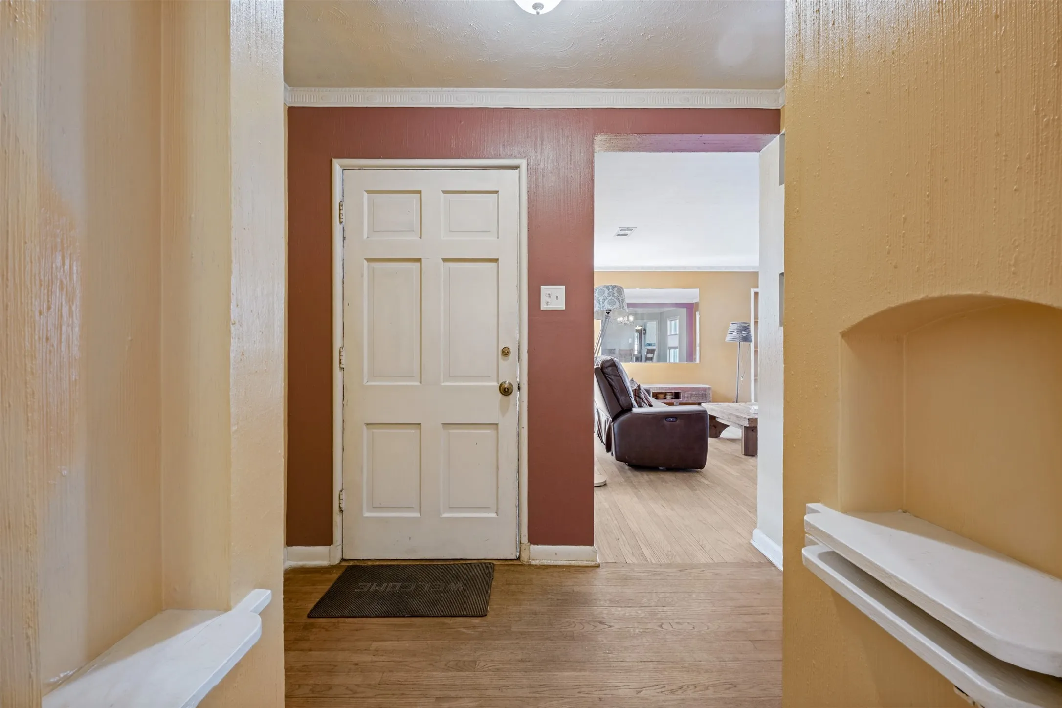 Single Family Residence For Sale in Dallas County , 422 N Montreal Avenue, Dallas, Texas 75208, 2 Bedroom, 1 Bathroom, 1 Garage spaces, 1,457 Sqft, built in 1940, mls#21389211, Real Estate Agent in Dallas, Homes For Sale in Dallas county, Homes For Sale in Dallas, Realtor in Dallas Texas, Real Estate Brokerage Independent Realty Texas, Luminita Cordes Realtor