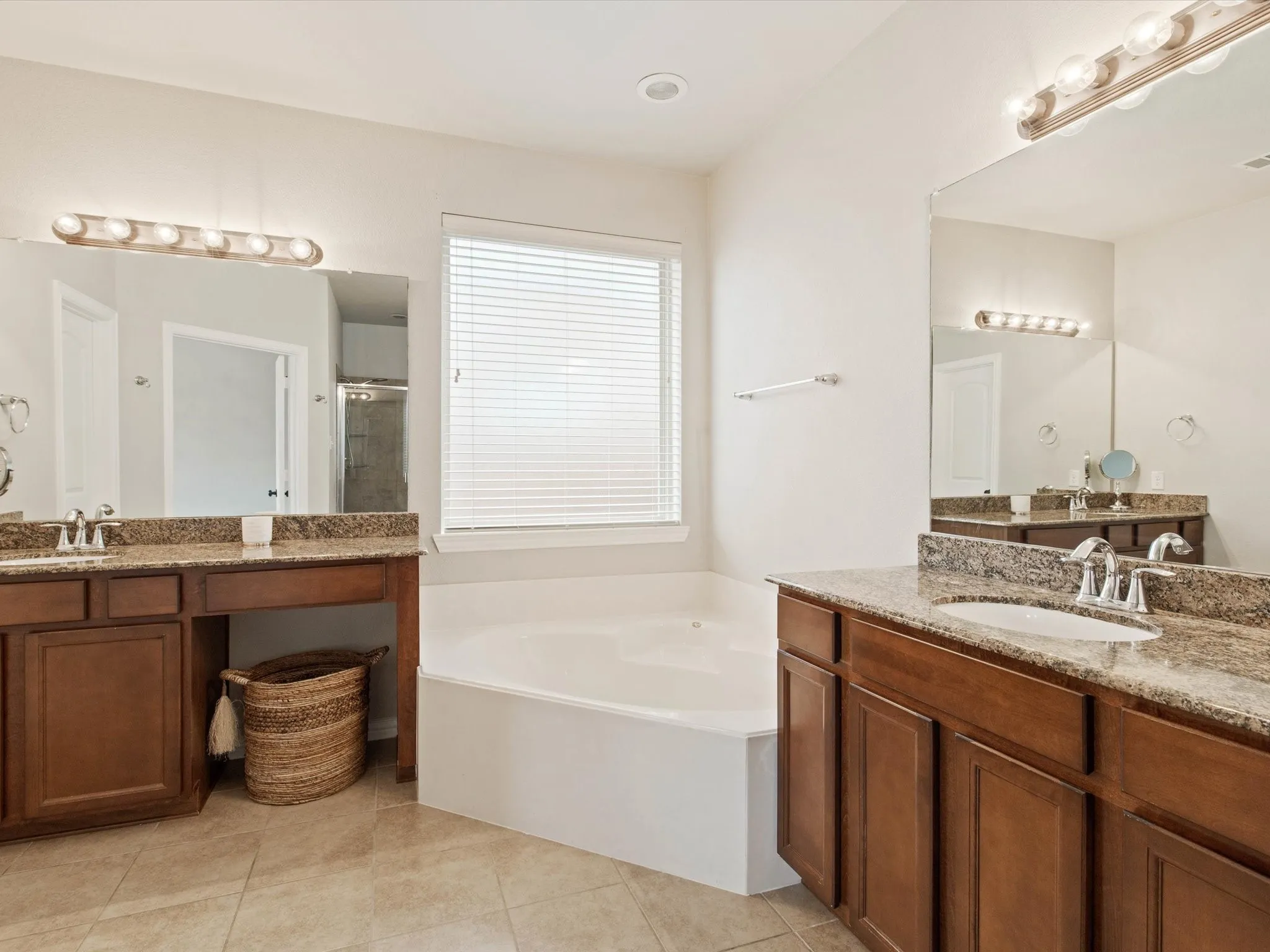 Single Family Residence For Sale in Tarrant County , 8720 Devonshire Drive, Fort Worth, Texas 76131, 3 Bedroom, 3 Bathroom, 2 Garage spaces, 2,547 Sqft, built in 2009, mls#21391579, Real Estate Agent in Fort Worth, Homes For Sale in Tarrant county, Homes For Sale in Fort Worth, Realtor in Fort Worth Texas, Real Estate Brokerage Independent Realty Texas, Luminita Cordes Realtor