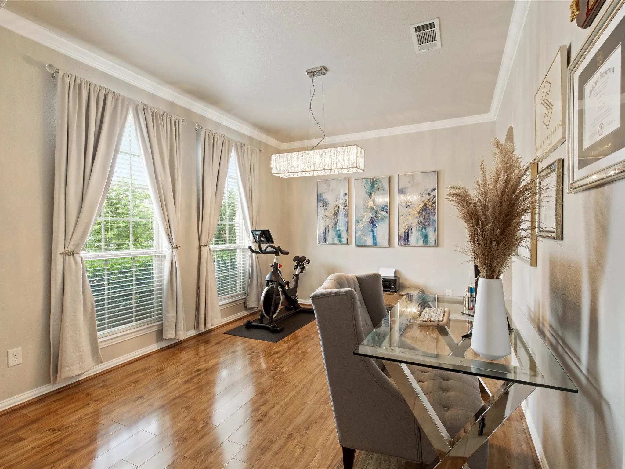 Single Family Residence For Sale in Tarrant County , 8720 Devonshire Drive, Fort Worth, Texas 76131, 3 Bedroom, 3 Bathroom, 2 Garage spaces, 2,547 Sqft, built in 2009, mls#21391579, Real Estate Agent in Fort Worth, Homes For Sale in Tarrant county, Homes For Sale in Fort Worth, Realtor in Fort Worth Texas, Real Estate Brokerage Independent Realty Texas, Luminita Cordes Realtor