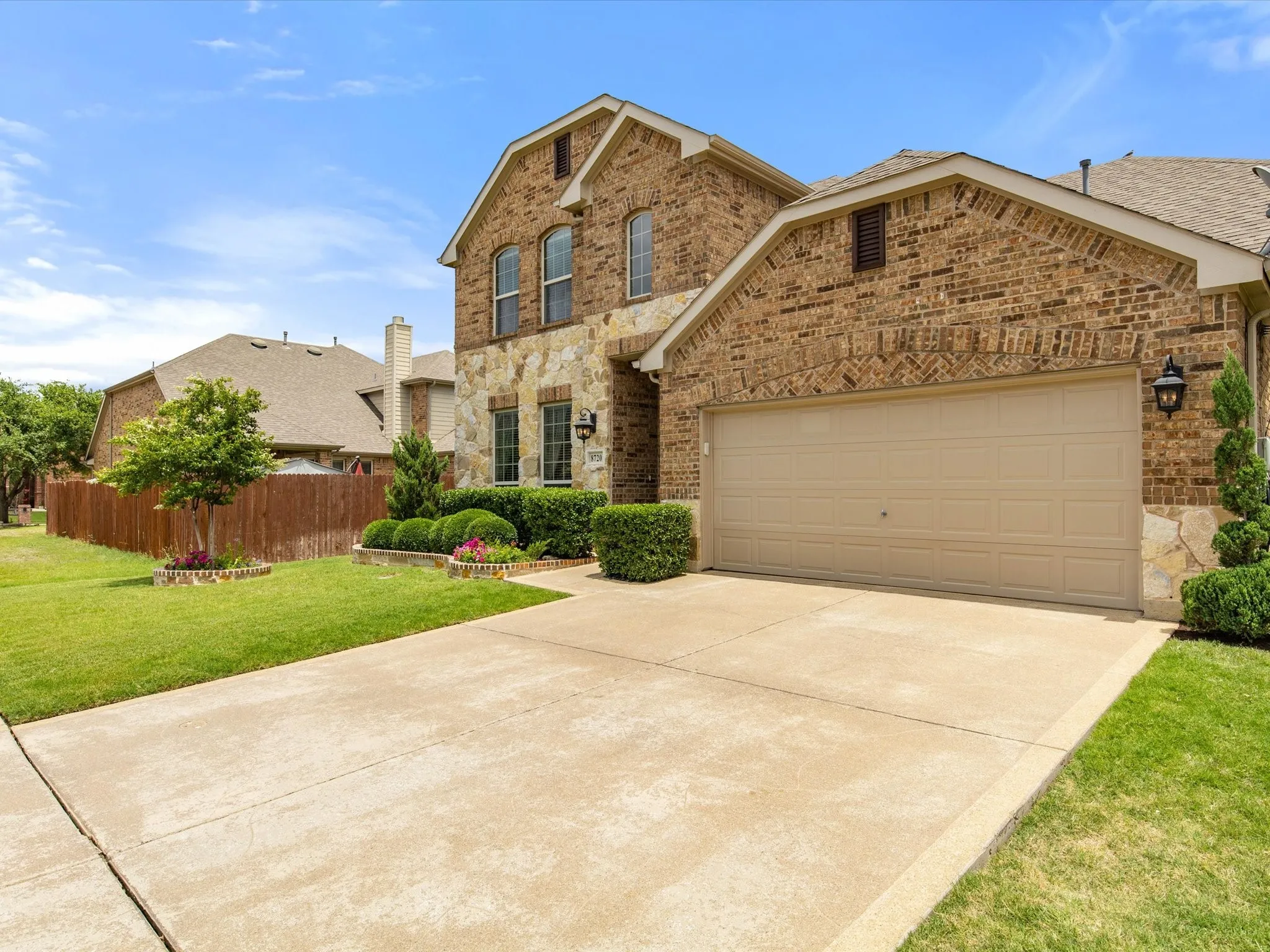 Single Family Residence For Sale in Tarrant County , 8720 Devonshire Drive, Fort Worth, Texas 76131, 3 Bedroom, 3 Bathroom, 2 Garage spaces, 2,547 Sqft, built in 2009, mls#21391579, Real Estate Agent in Fort Worth, Homes For Sale in Tarrant county, Homes For Sale in Fort Worth, Realtor in Fort Worth Texas, Real Estate Brokerage Independent Realty Texas, Luminita Cordes Realtor